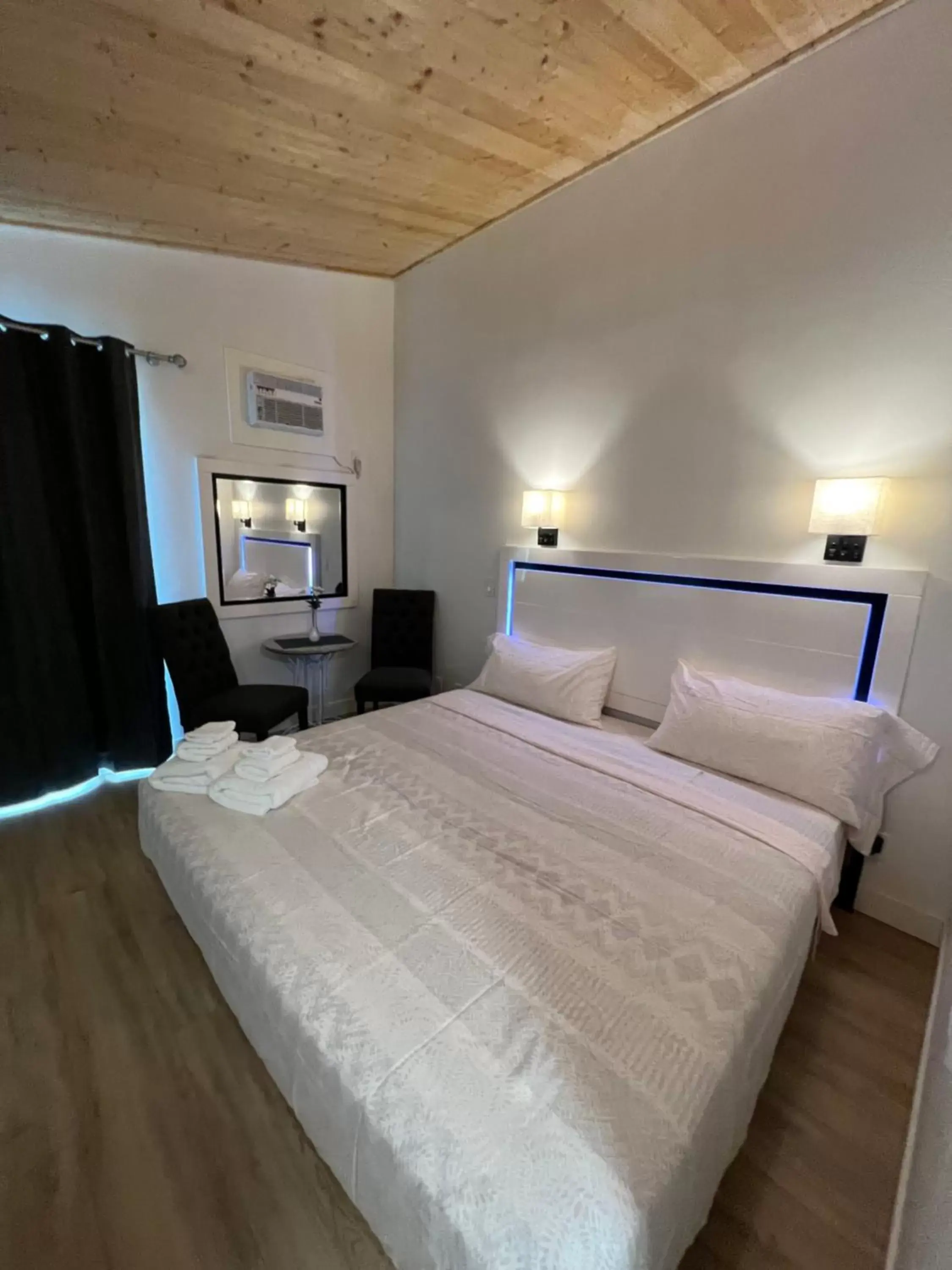 King Suite in Destination Inn Cache Creek King Suite in Destination Inn Cache Creek