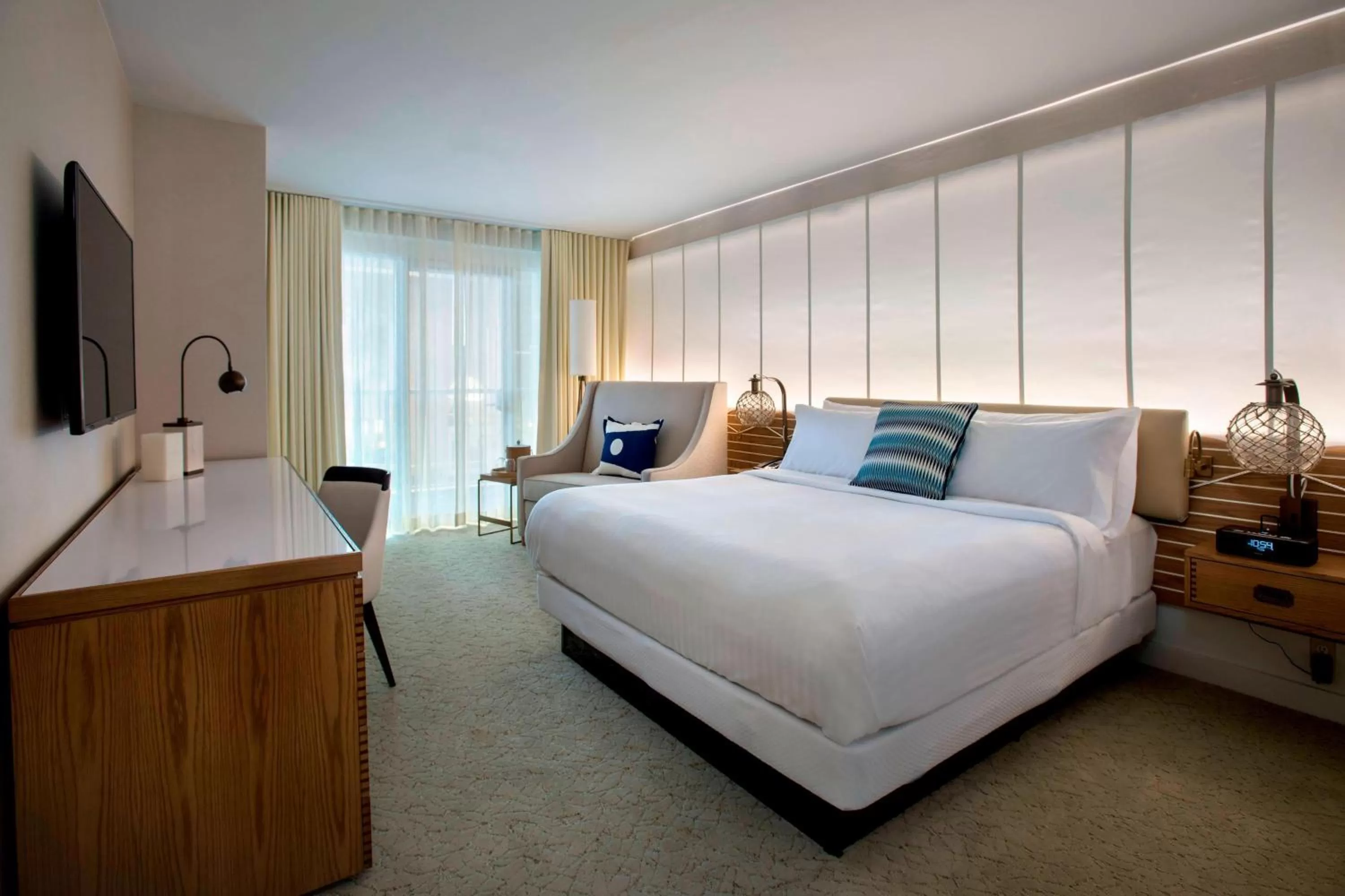 King Room with Adapted Tub - Mobility Accessible in Newport Marriott Hotel & Spa