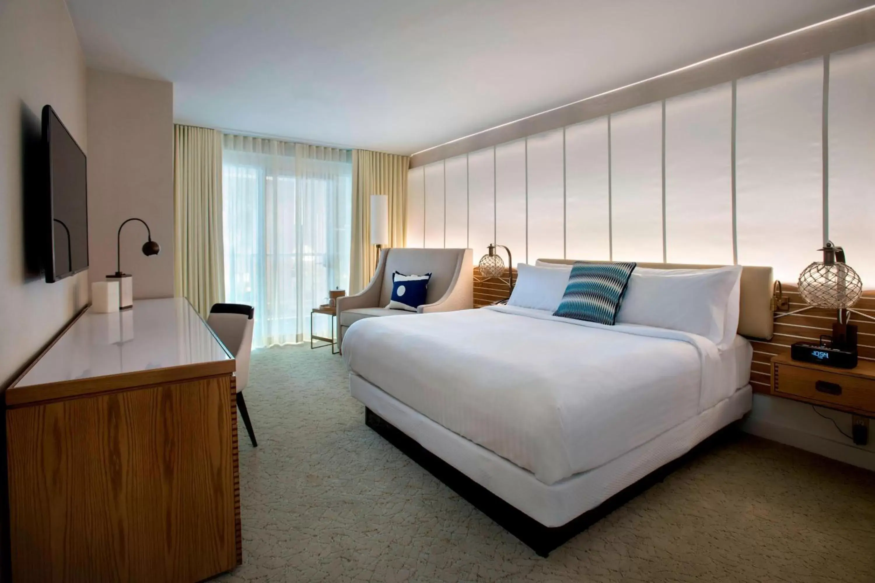 King Room with Adapted Tub - Mobility Accessible in Newport Marriott Hotel & Spa King Room with Adapted Tub - Mobility Accessible in Newport Marriott Hotel & Spa