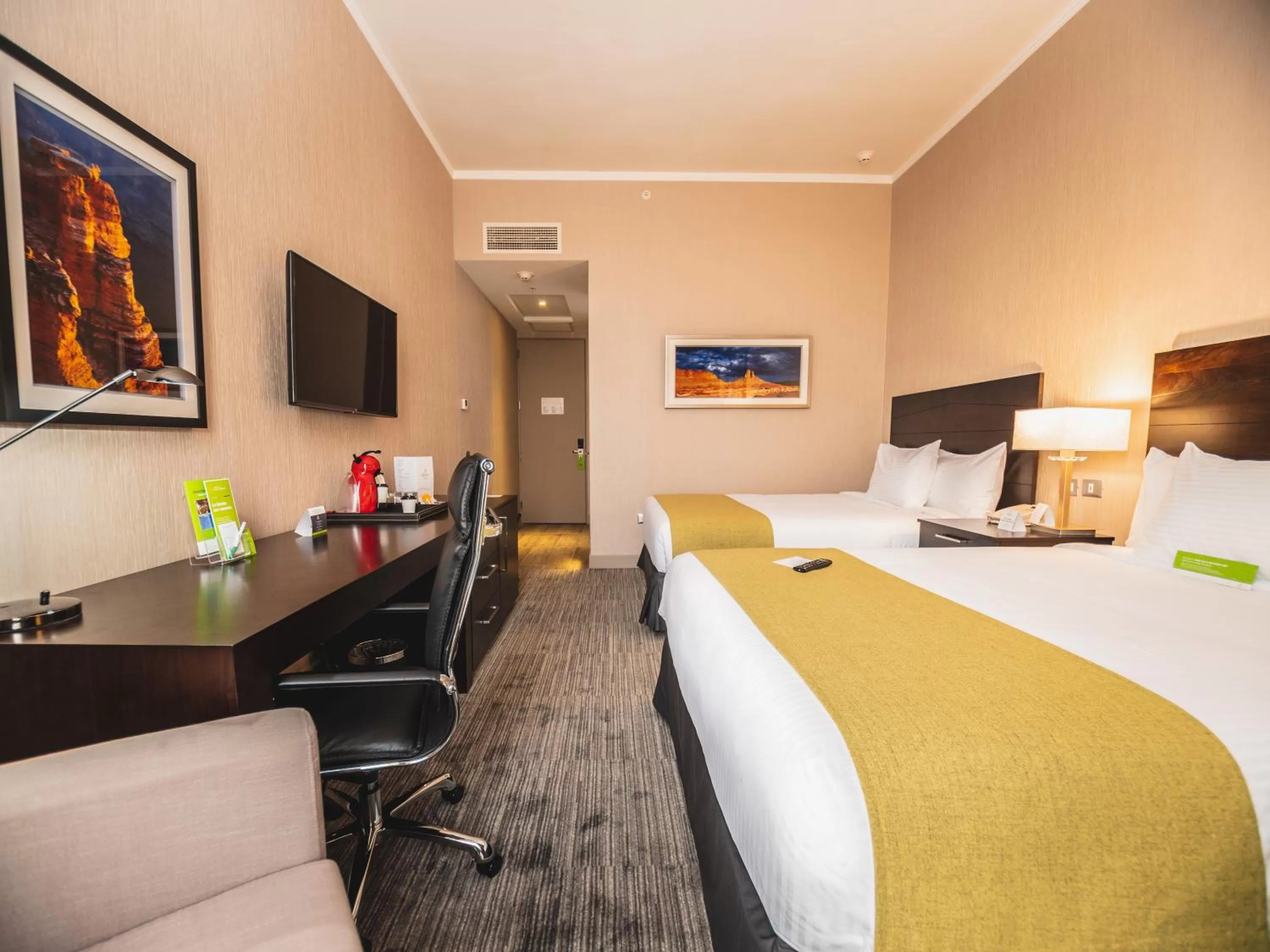 Bedroom, Bed in Wyndham Santiago Aeropuerto