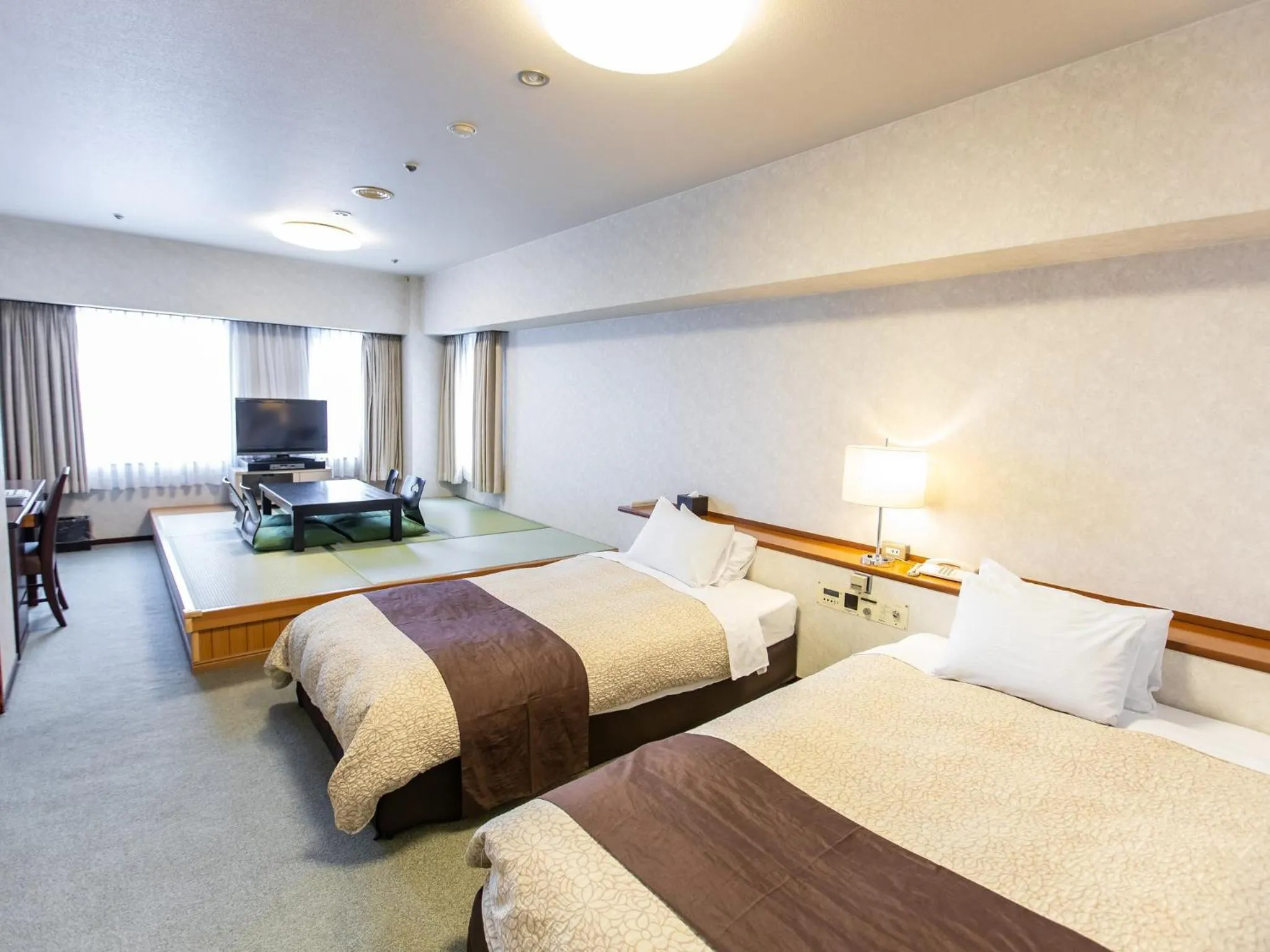 Photo of the whole room, Bed in Kanazawa Kokusai Hotel