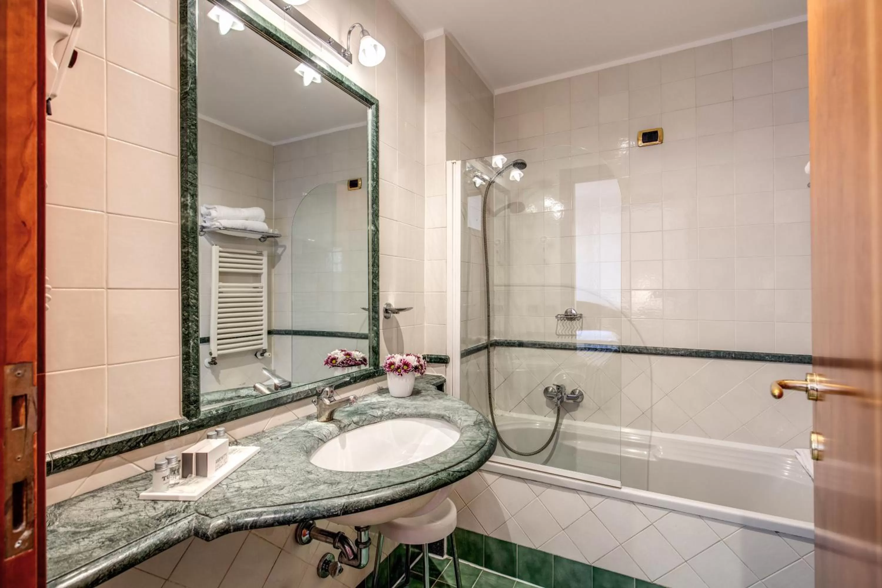 Bathroom in Hotel Villafranca