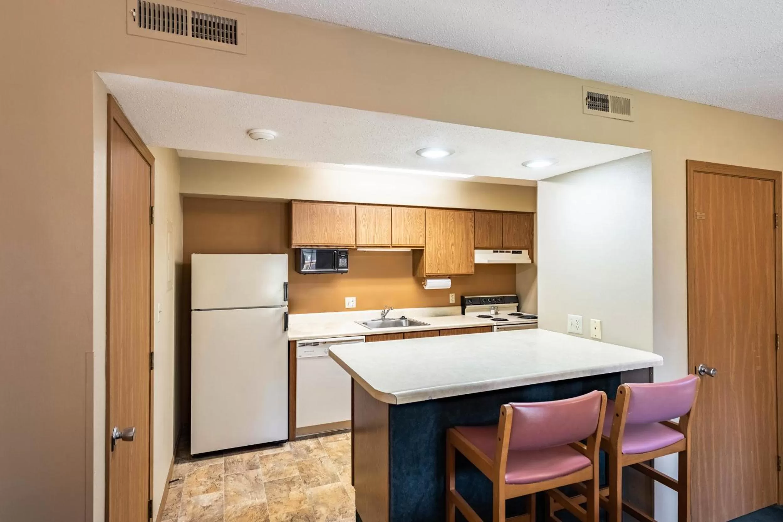 Kitchen or kitchenette in Americas Best Value Inn St. Marys