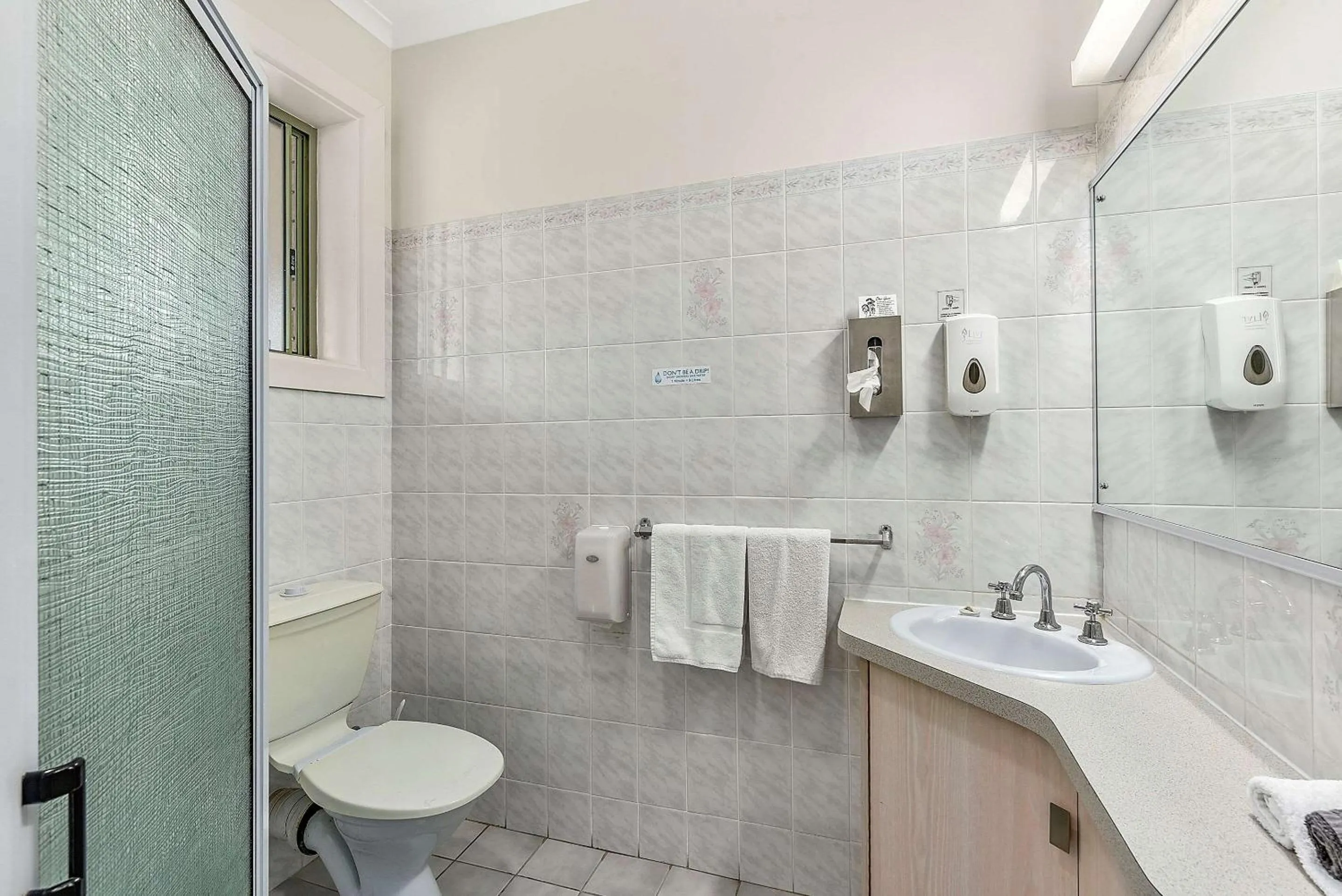 Bedroom in Comfort Inn The Lakes