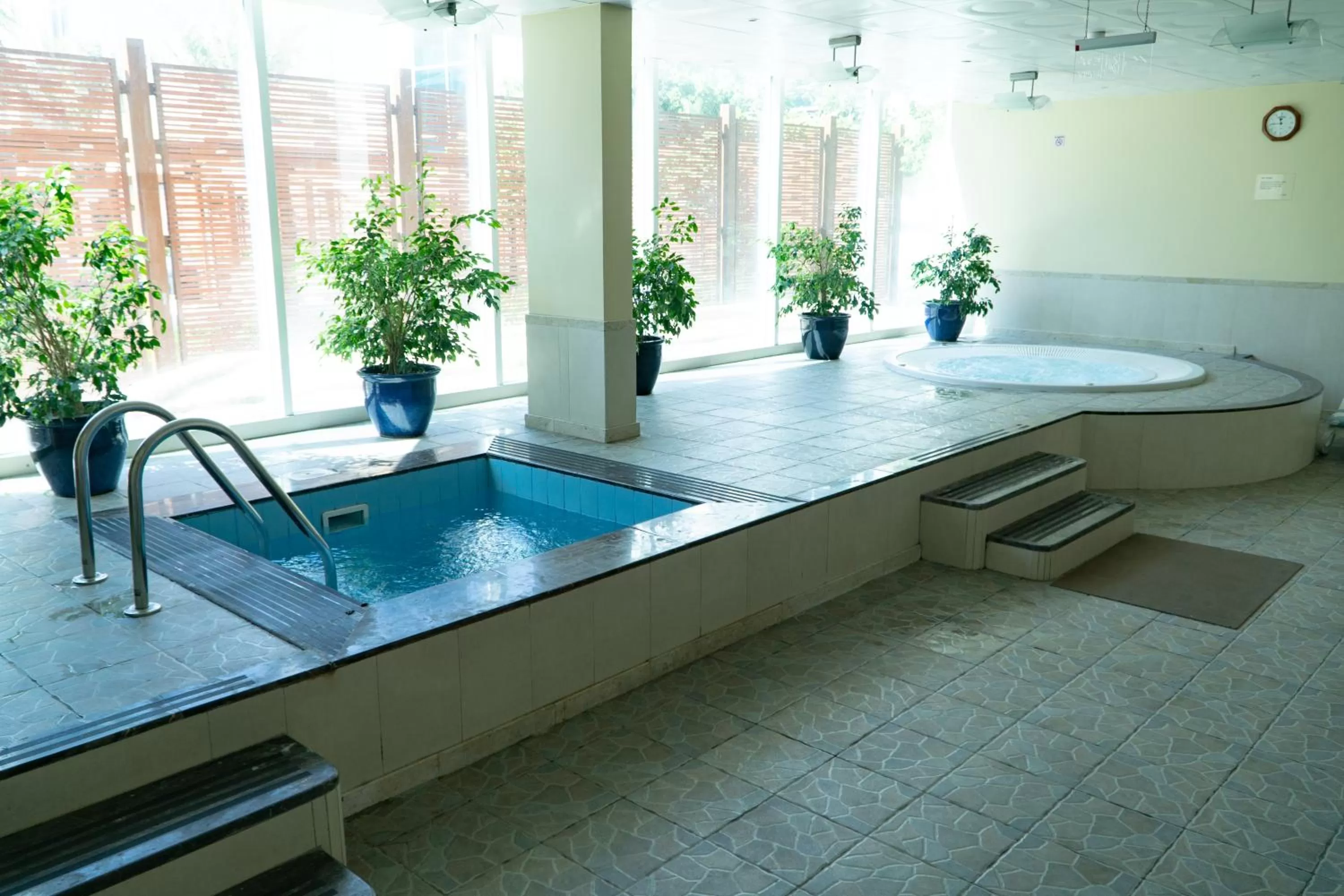 Swimming pool in Al Ain Palace Hotel Abu Dhabi