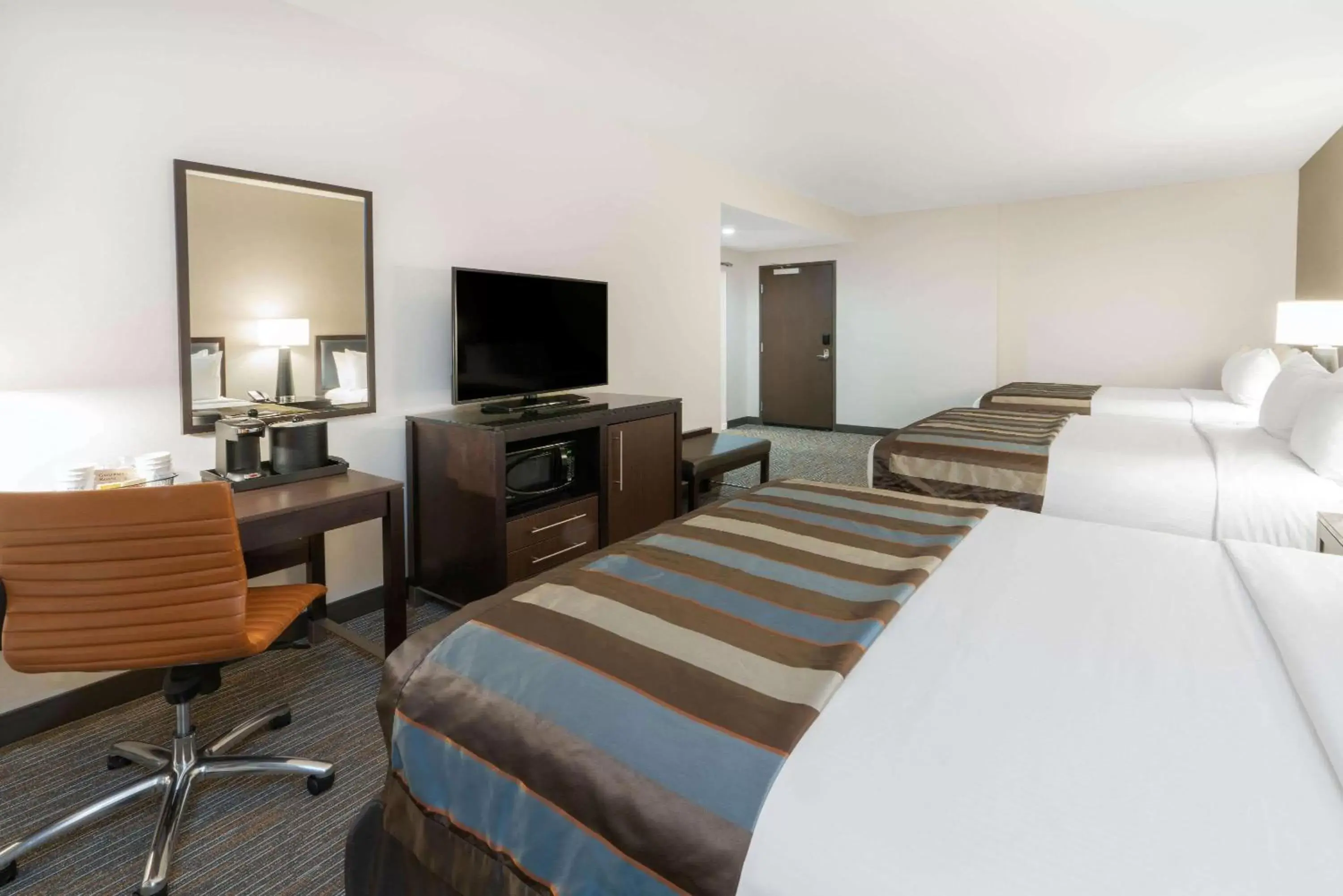 Queen Room with Three Queen Beds - Non-Smoking in Wingate by Wyndham Moab Queen Room with Three Queen Beds - Non-Smoking in Wingate by Wyndham Moab