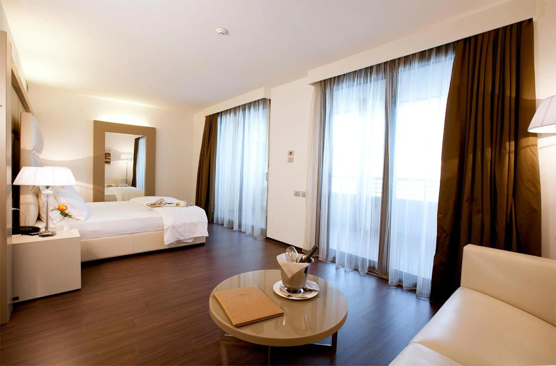 Photo of the whole room, Bed in Laguna Palace Hotel Grado