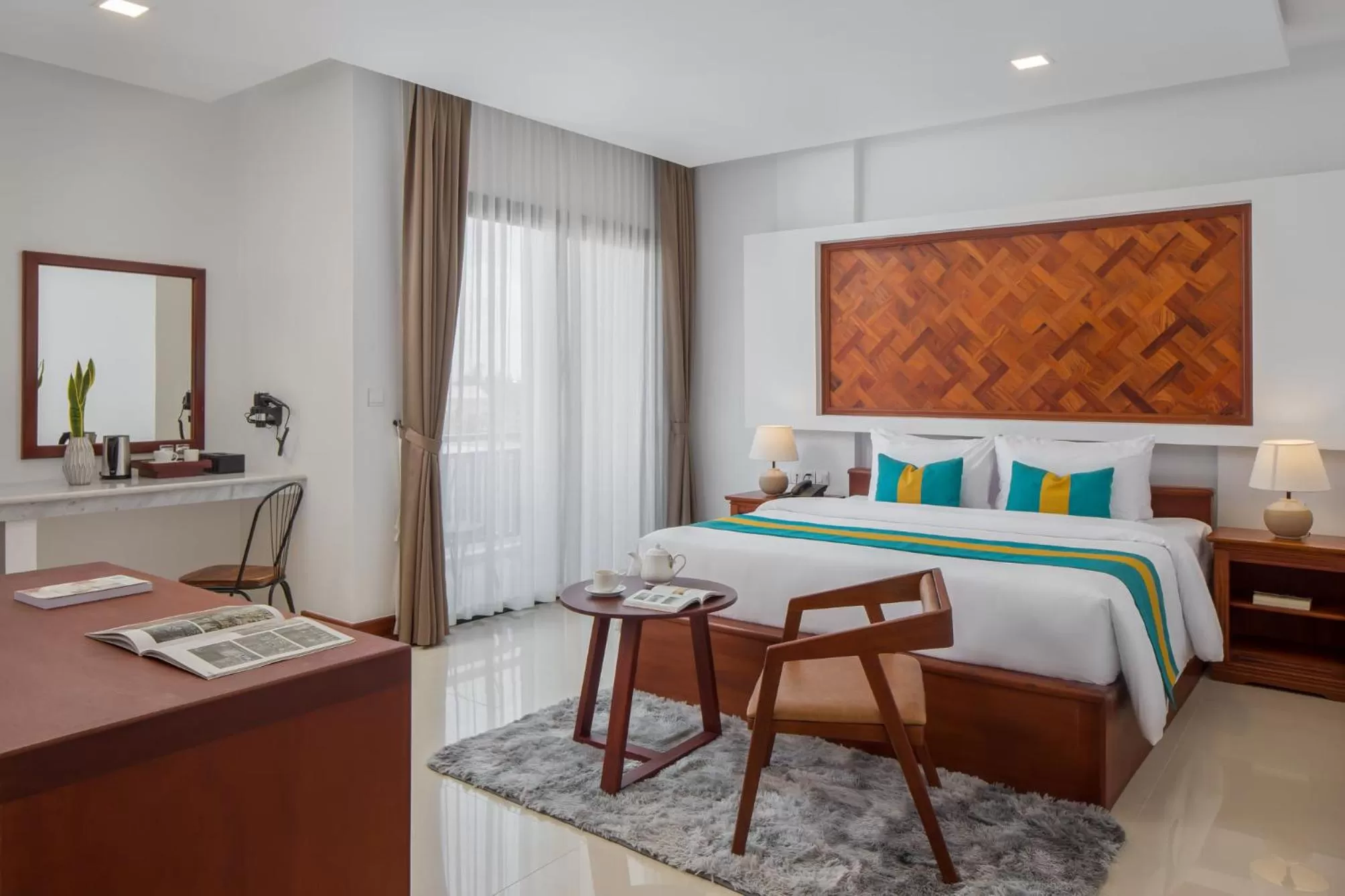 Patio, Bed in Homewood Hotel