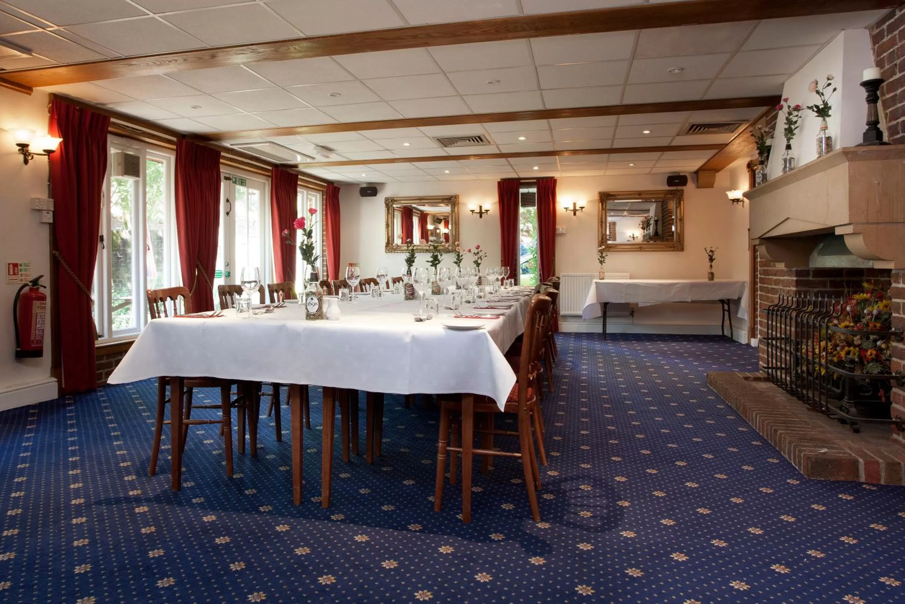 Restaurant/places to eat in The Dog & Bear Hotel