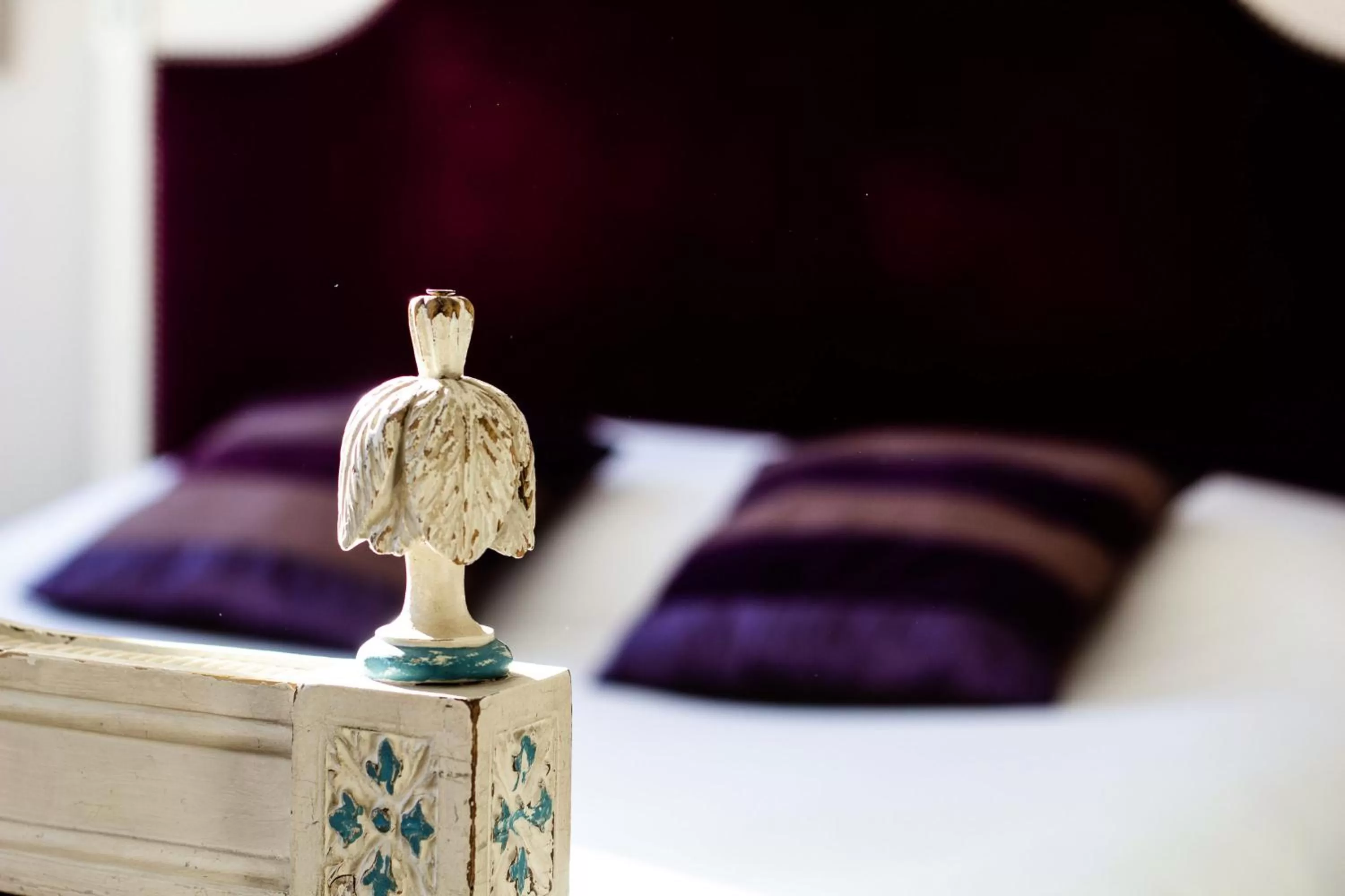 Decorative detail, Bed in Hôtel de France