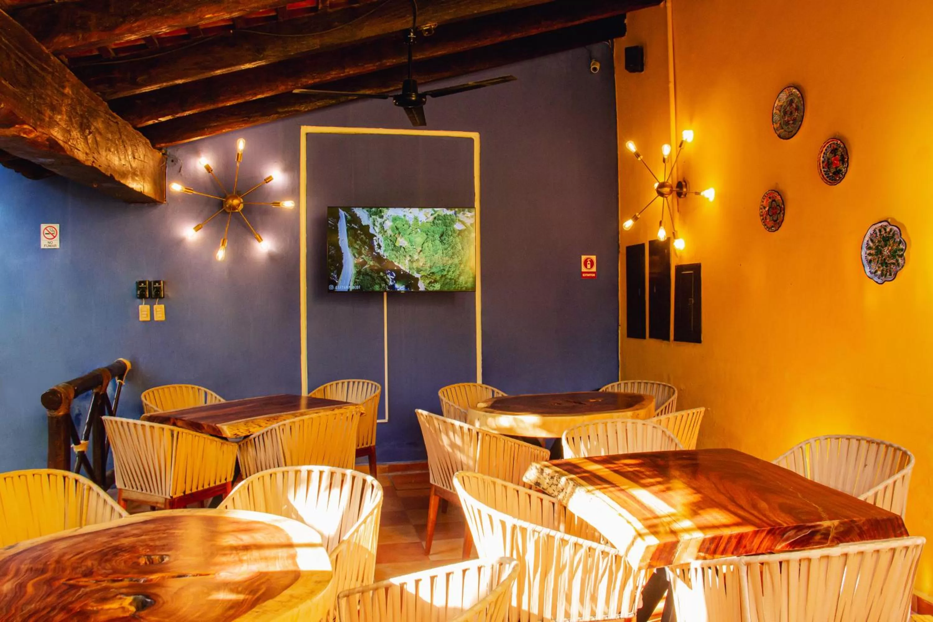 Restaurant/places to eat in Hotel Marionetas