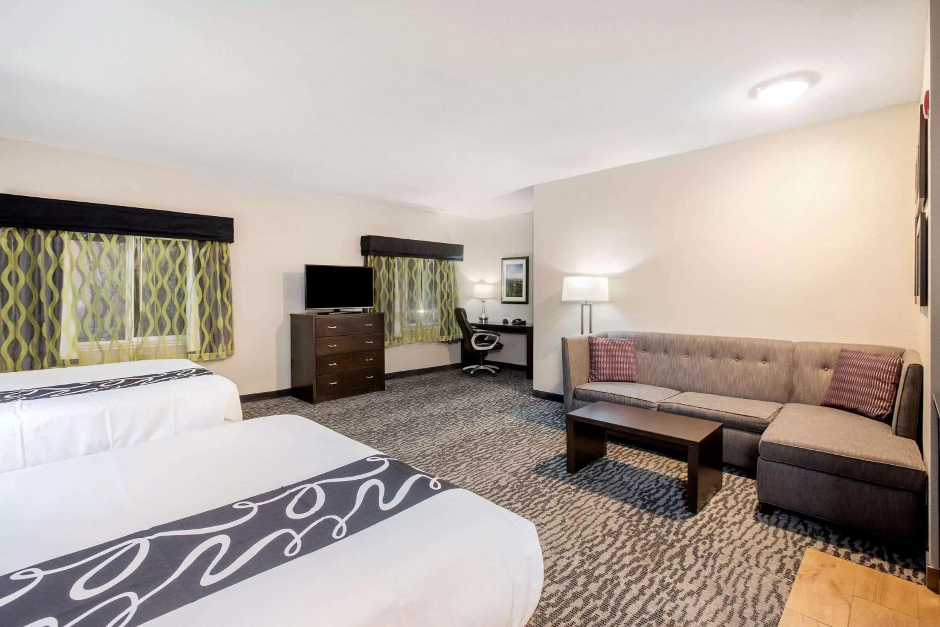 Photo of the whole room, Bed in La Quinta Inn by Wyndham Livermore