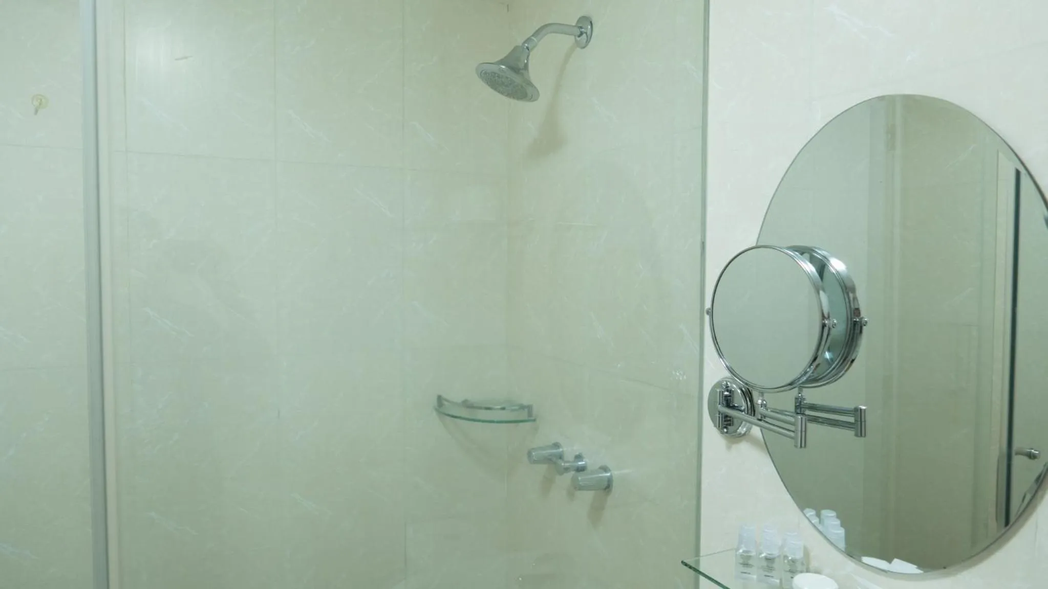 Shower in Avant Serviced Suites - Personal Concierge