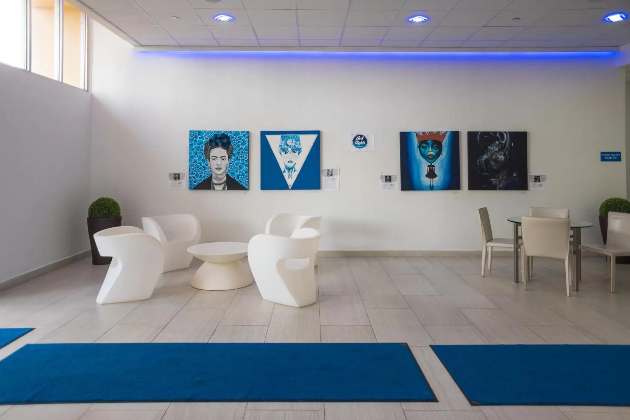 Communal lounge/ TV room in OCEAN VIEW DELUXE SUITE: PVT. BEACH & POOL