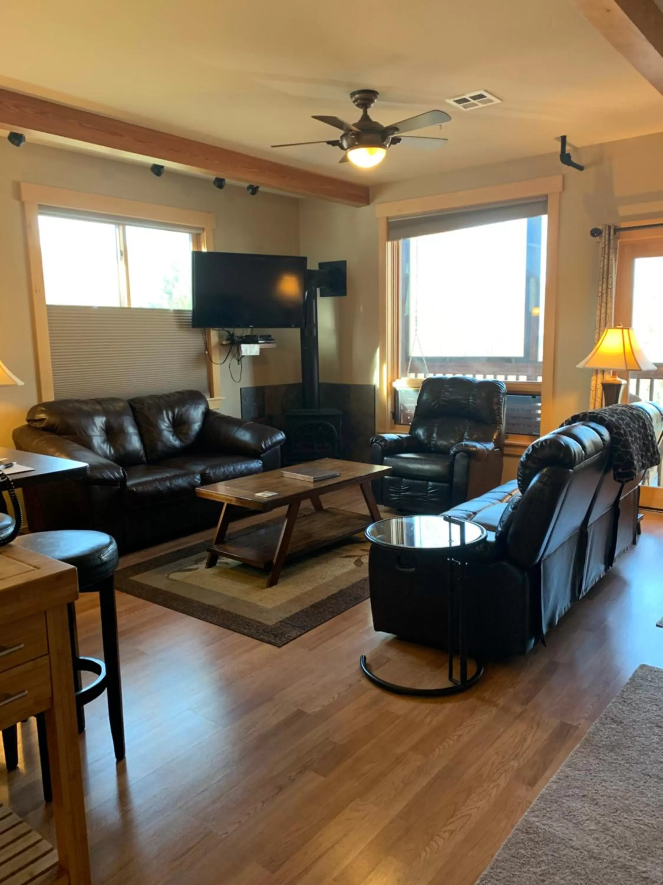 Living room in Twisp River Suites