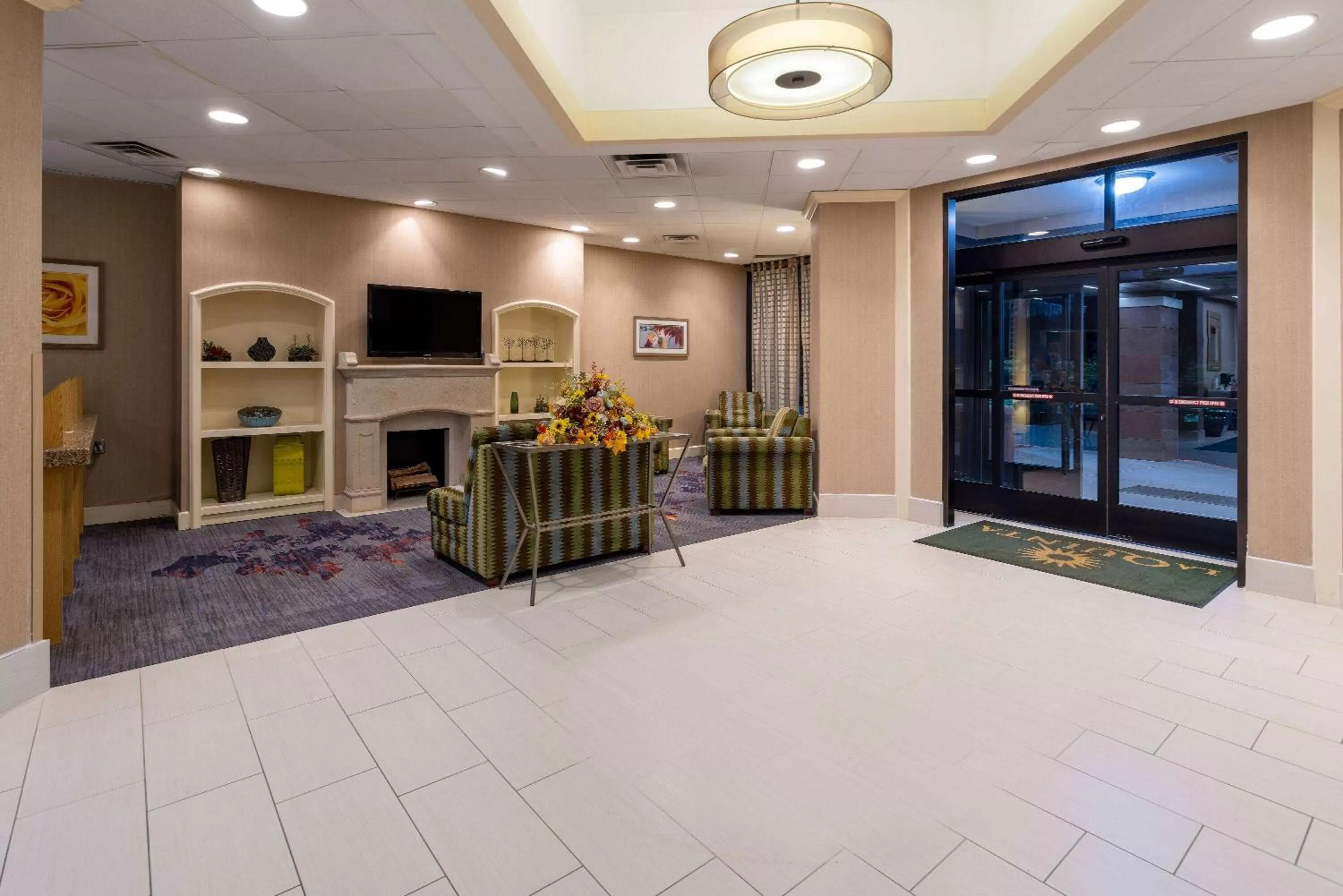 Lobby or reception in La Quinta by Wyndham Kingsport Tri Cities Airport