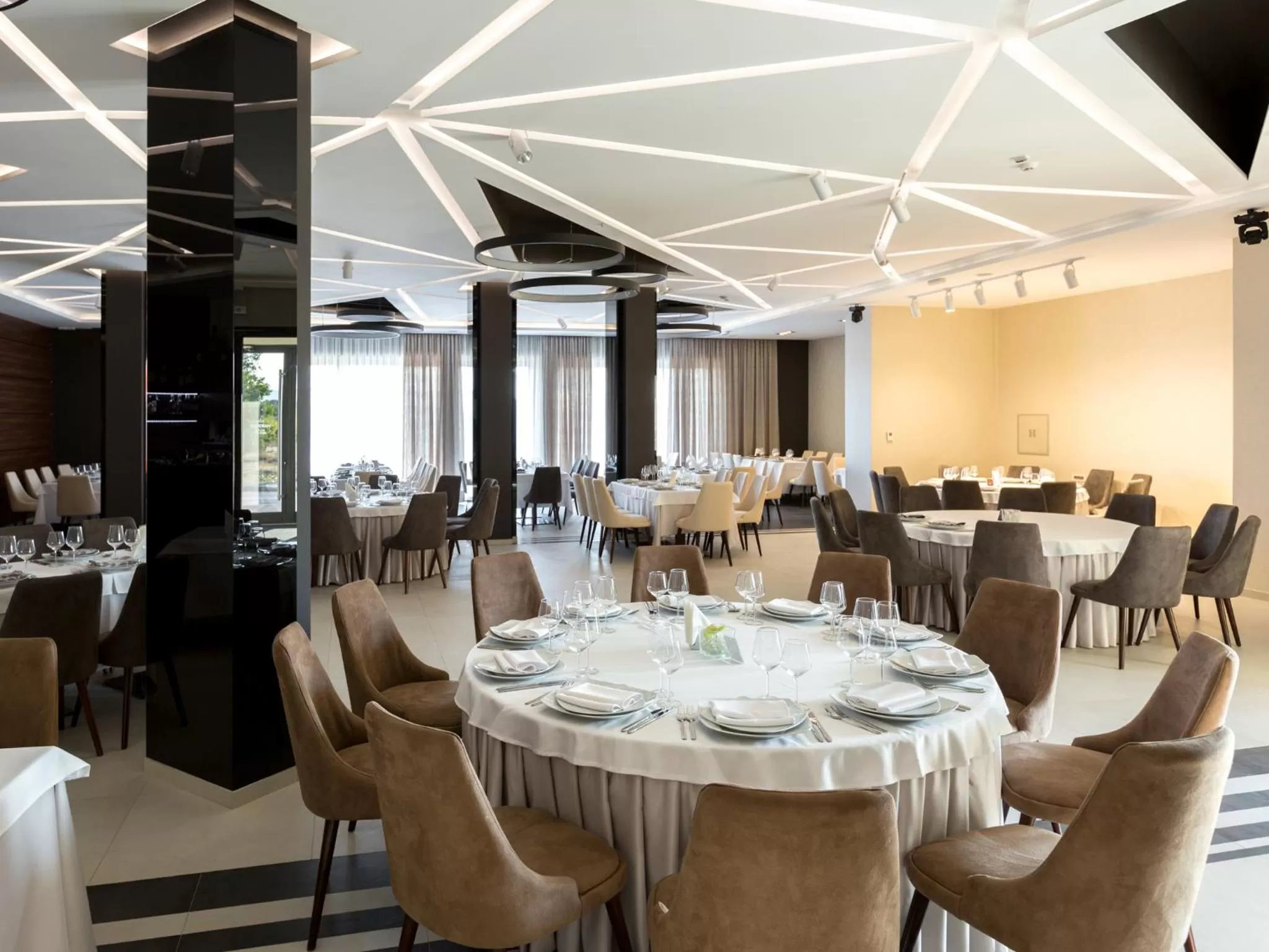 Restaurant/Places to Eat in Hotel Ideo Lux