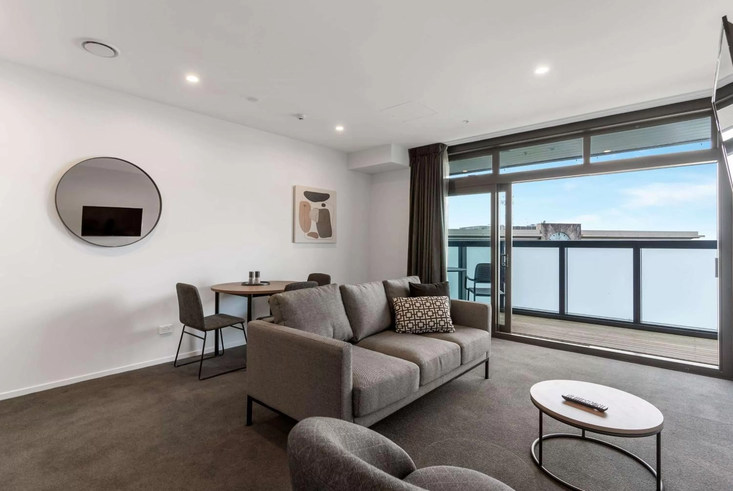 Photo of the whole room in Ramada by Wyndham Newmarket Auckland