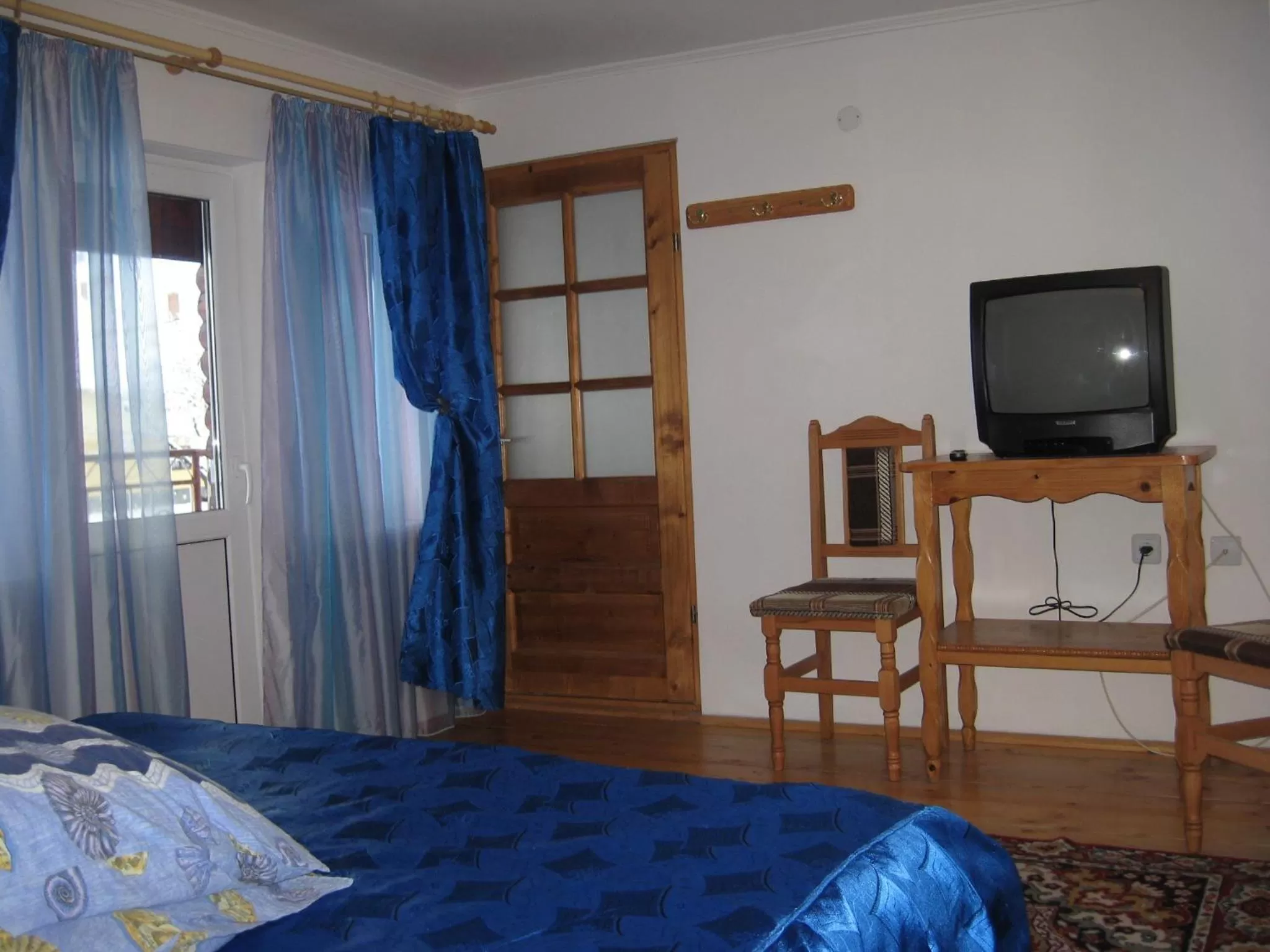 TV/Entertainment Center in Pensiunea Luminita