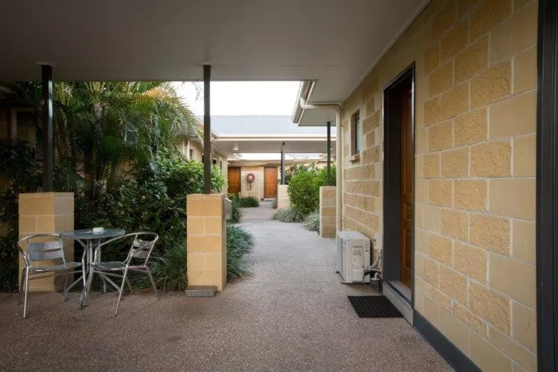 Facade/entrance in Emerald Gardens Motel & Apartments