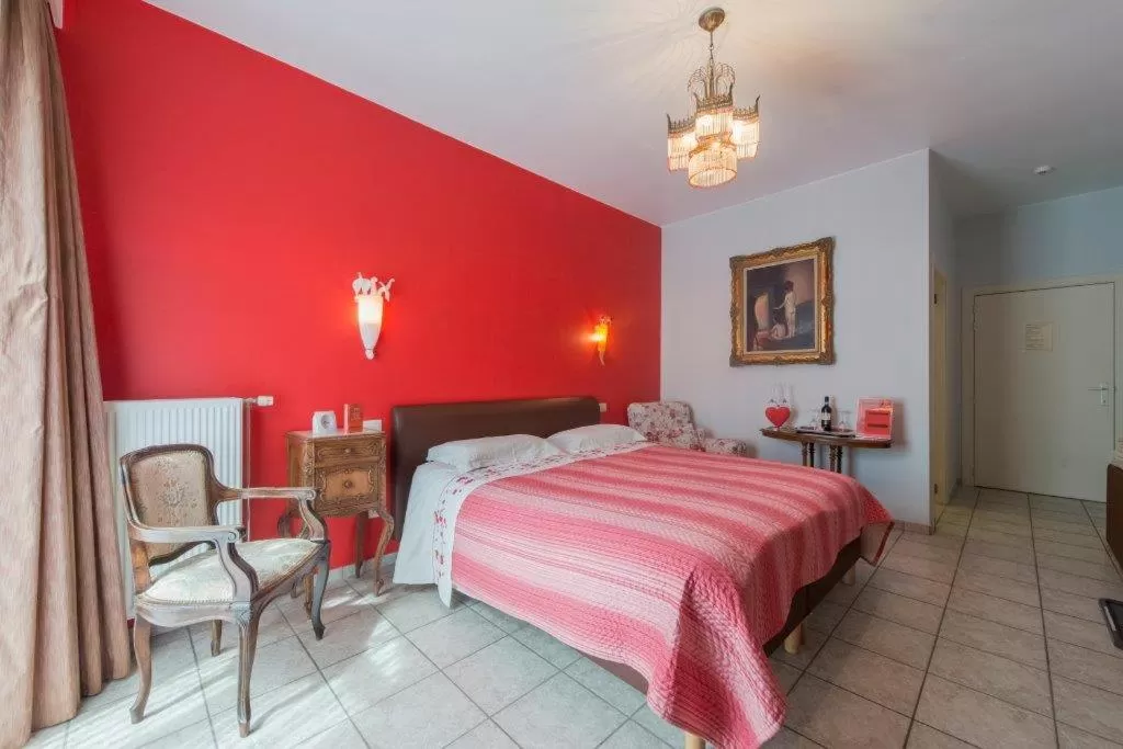 Bed in B&B Casa Roman & Vakantiewoning voor 1 pers tot max 32 personen