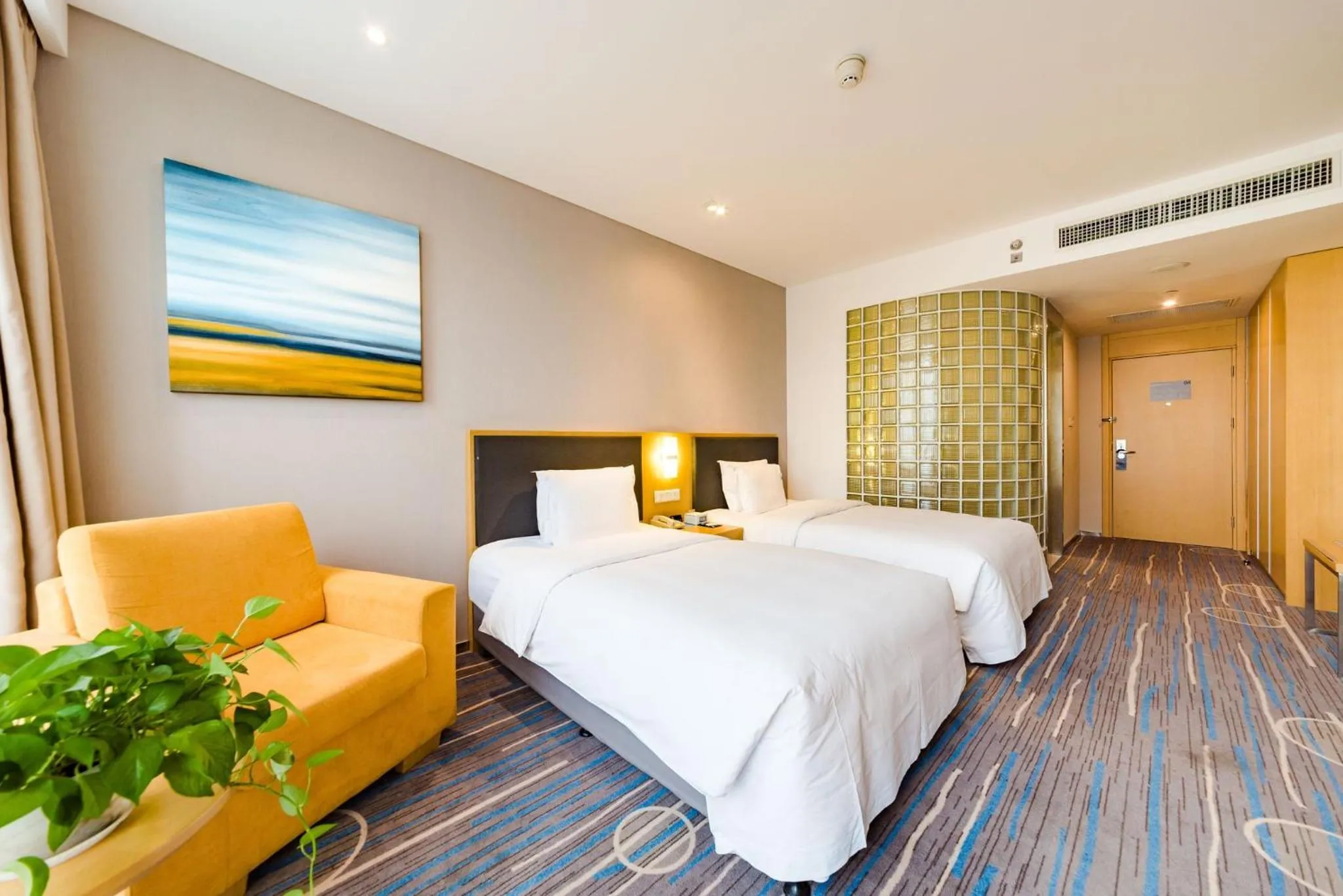 Photo of the whole room, Bed in Holiday Inn Express Shijiazhuang Heping by IHG