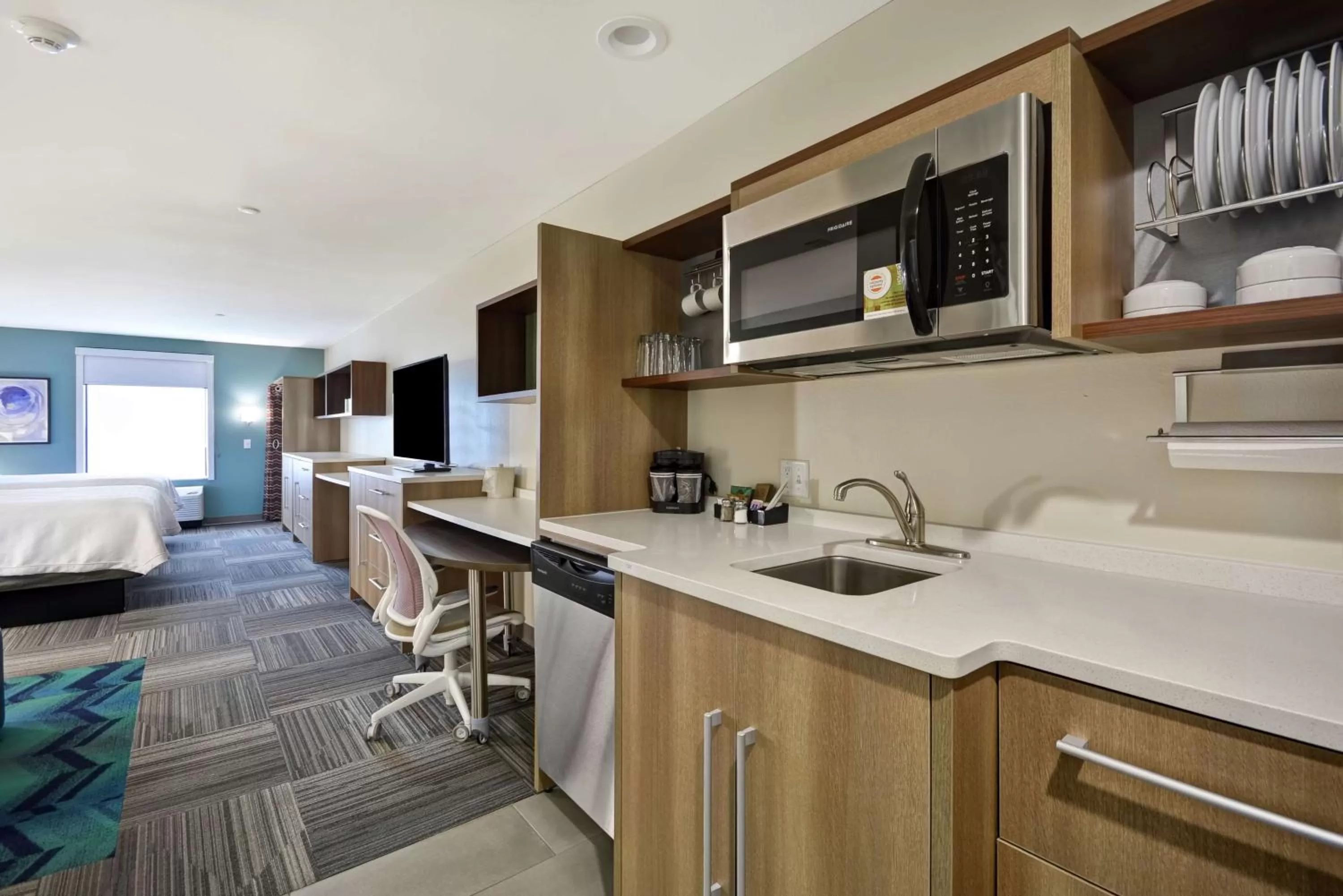 Kitchen or kitchenette in Home2 Suites By Hilton Texas City Houston