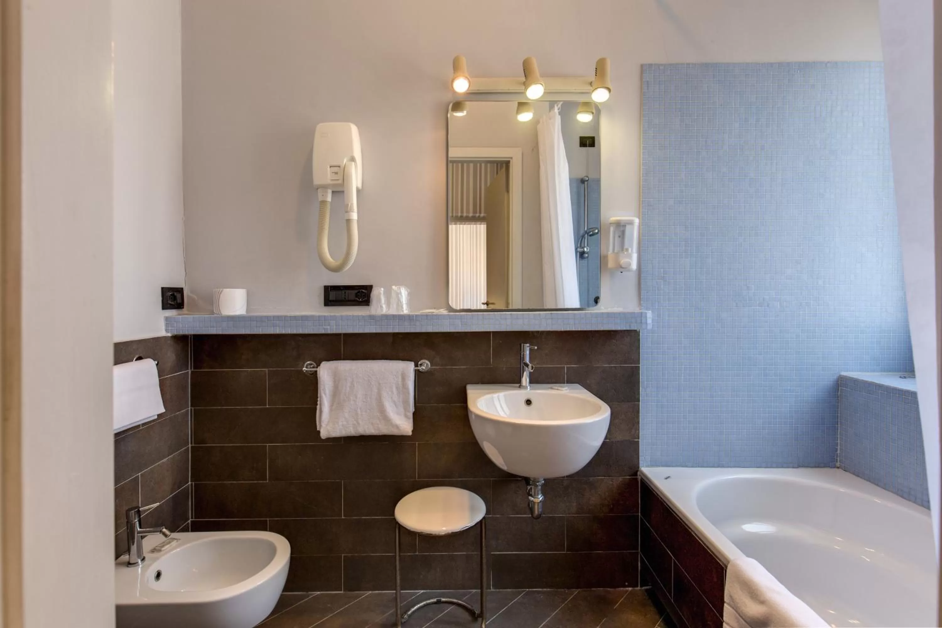 Bathroom in Hotel King