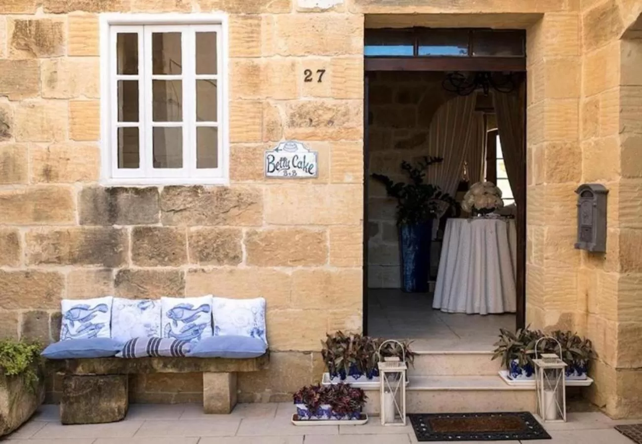 Facade/entrance in Betty Cake B&B