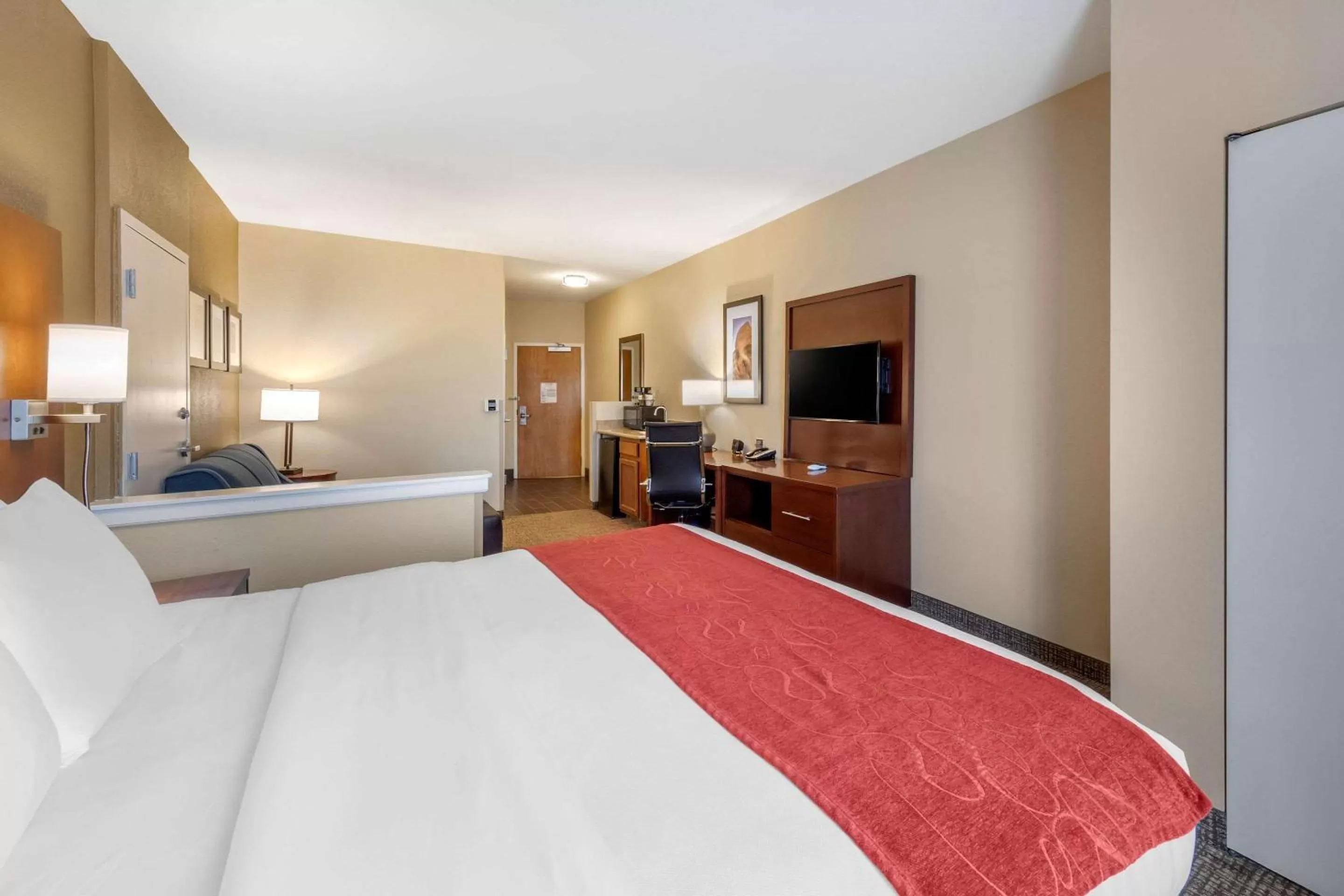 King Suite - Accessible/Non-Smoking in Comfort Suites Barstow near I-15