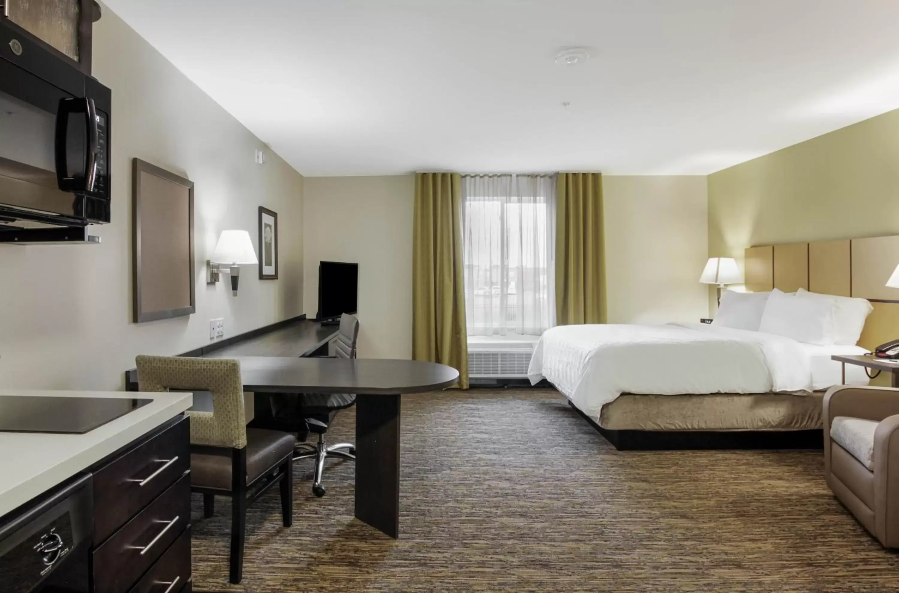 One-Bedroom King Suite with Dining and Sofa - Communications/Mobility Accessible in Candlewood Suites - Brighton by IHG One-Bedroom King Suite with Dining and Sofa - Communications/Mobility Accessible in Candlewood Suites - Brighton by IHG