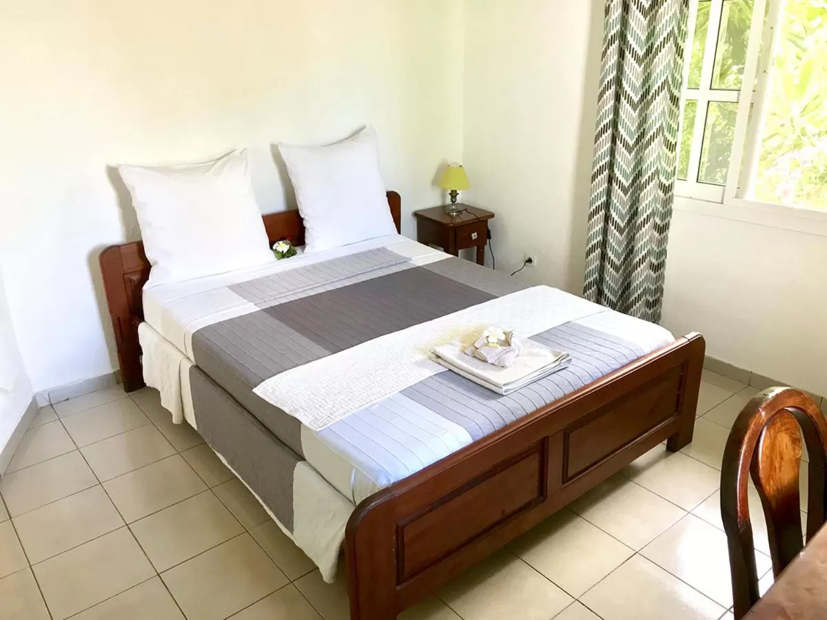 Bedroom, Bed in Hotel Jardin de la Paix