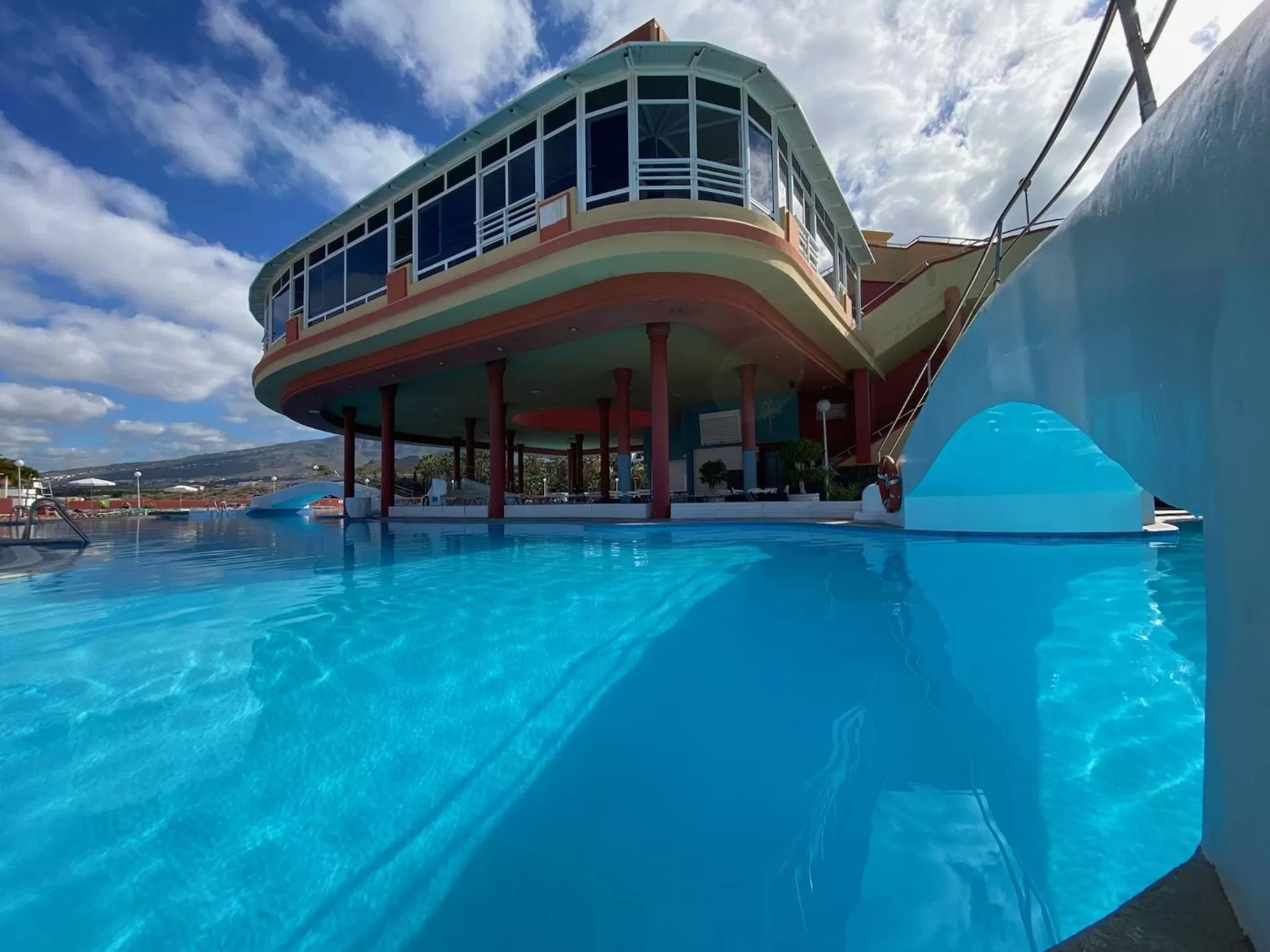 Swimming pool in Laguna Park 2