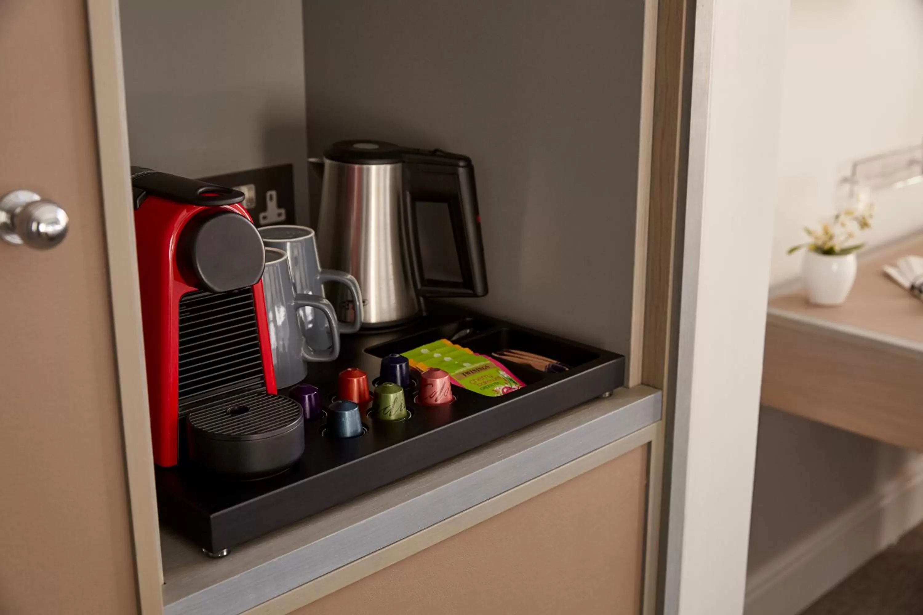 Coffee/tea facilities in 54 Queen's Gate Hotel