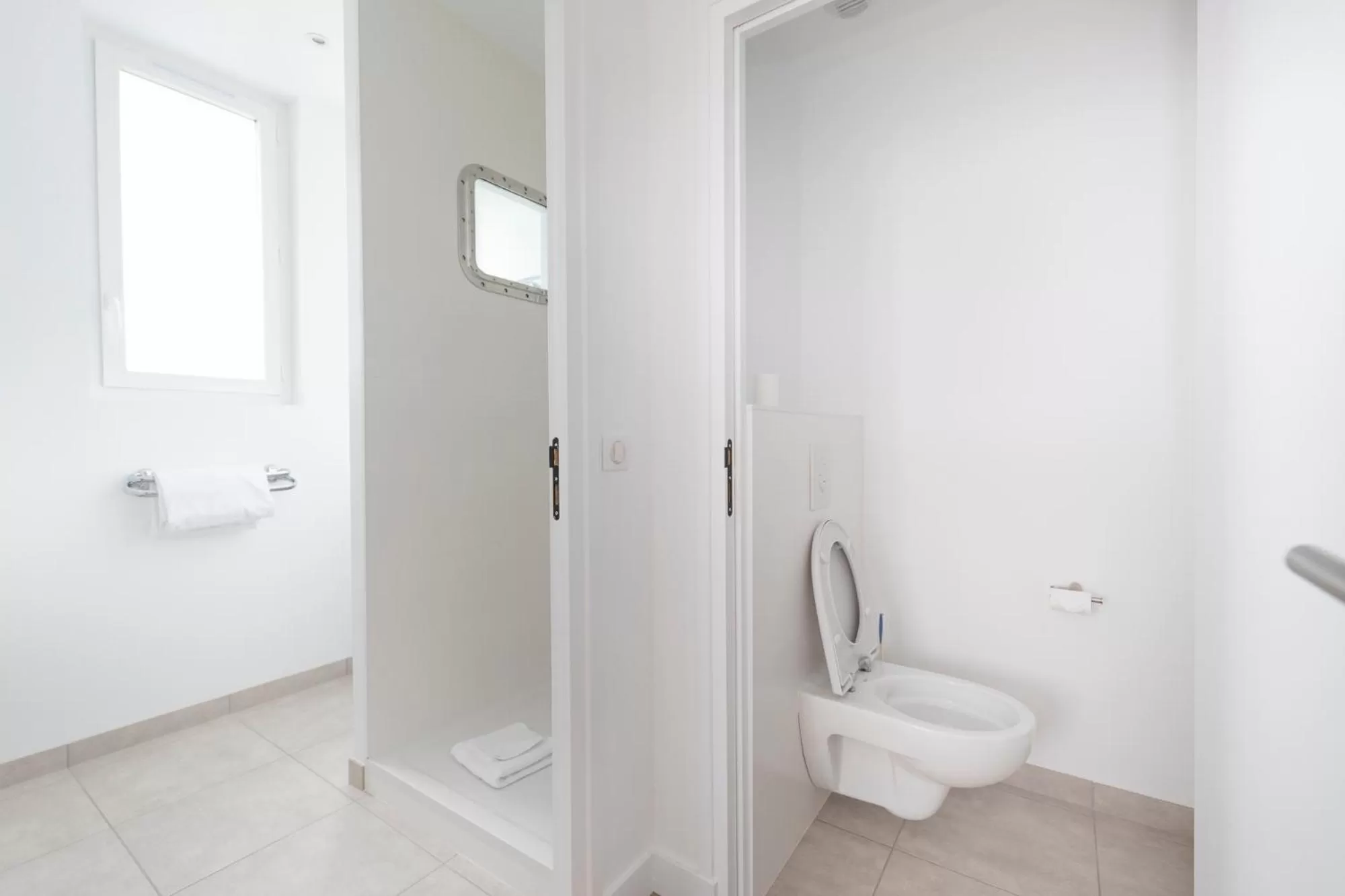 Bathroom in Hôtel Spa De La Citadelle Lorient