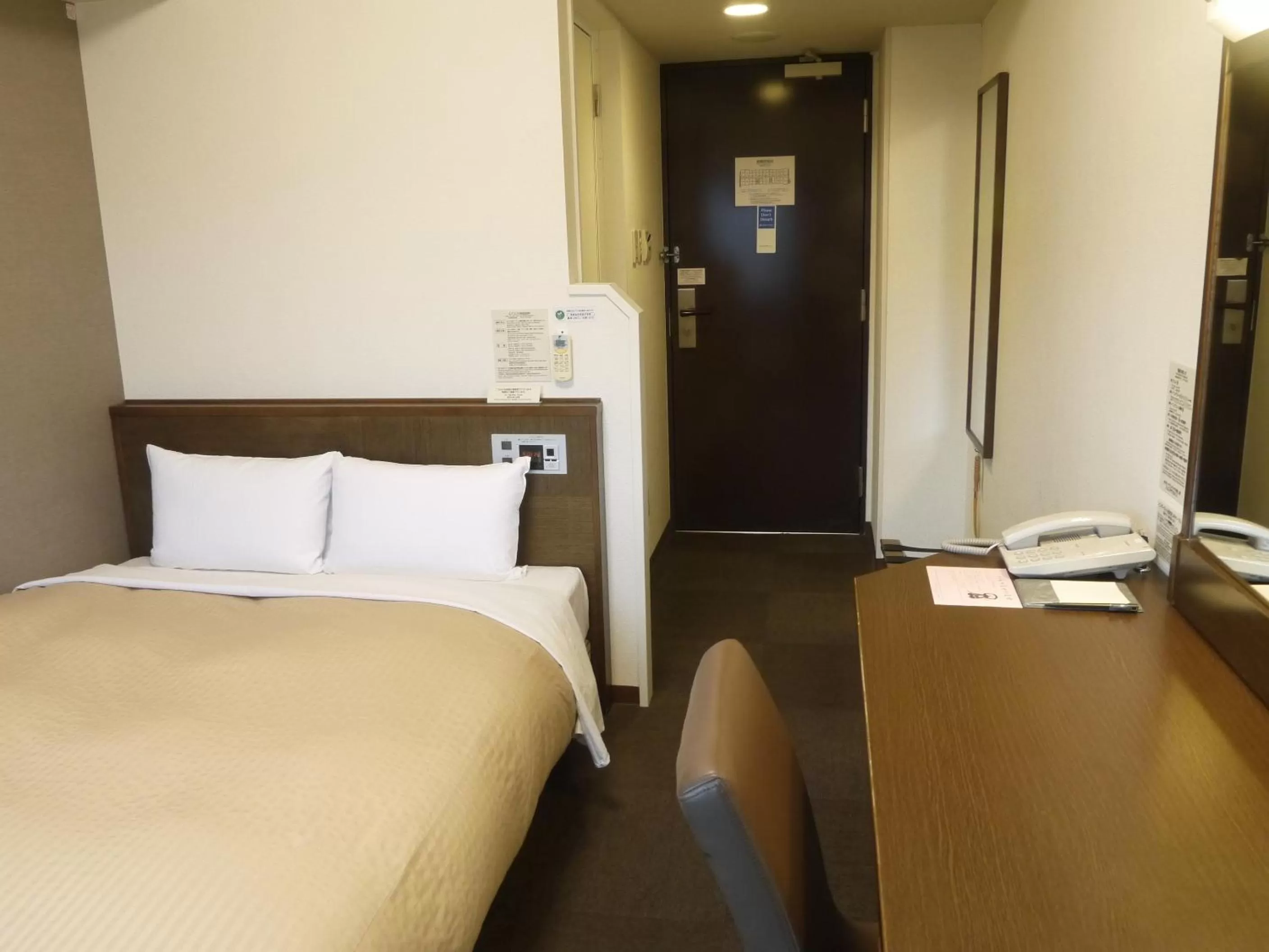 Bed in Route Inn Grantia Wakuranoyado Igauenojomae