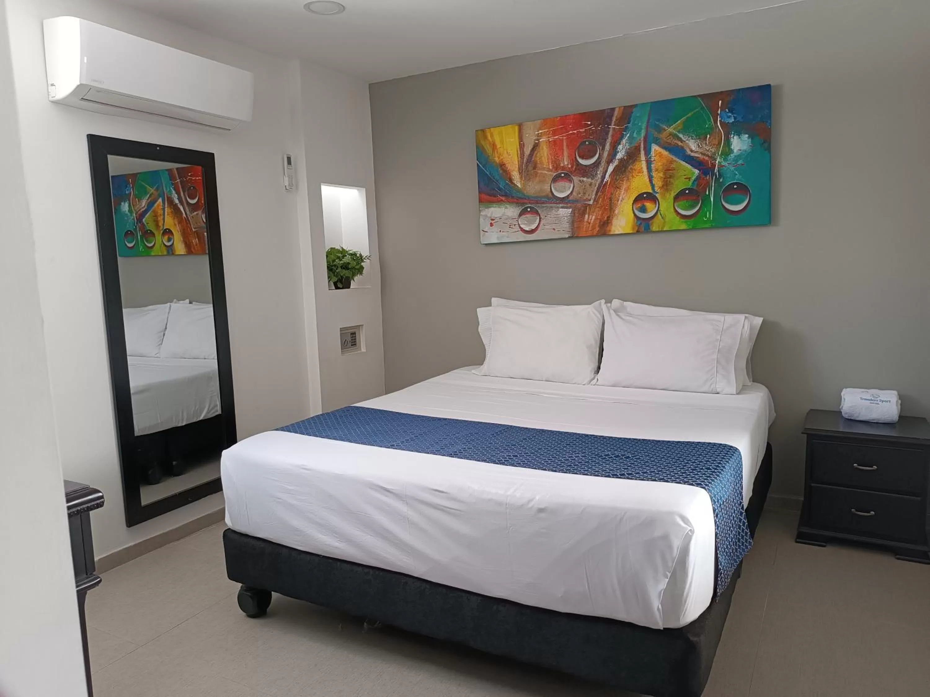 Bed in Hotel Travelers Sport