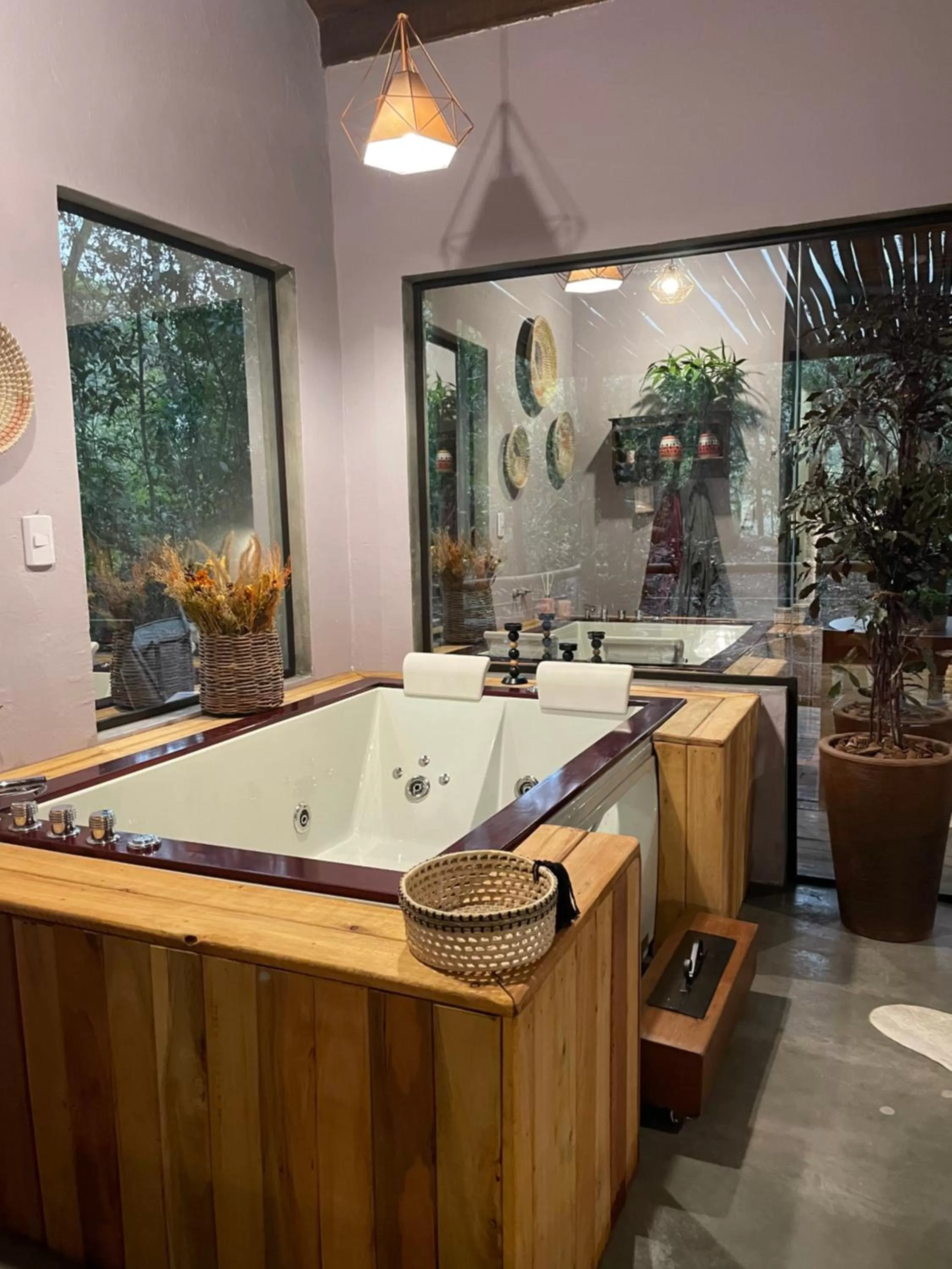 Hot Tub, Bathroom in Pousada Santa Thereza