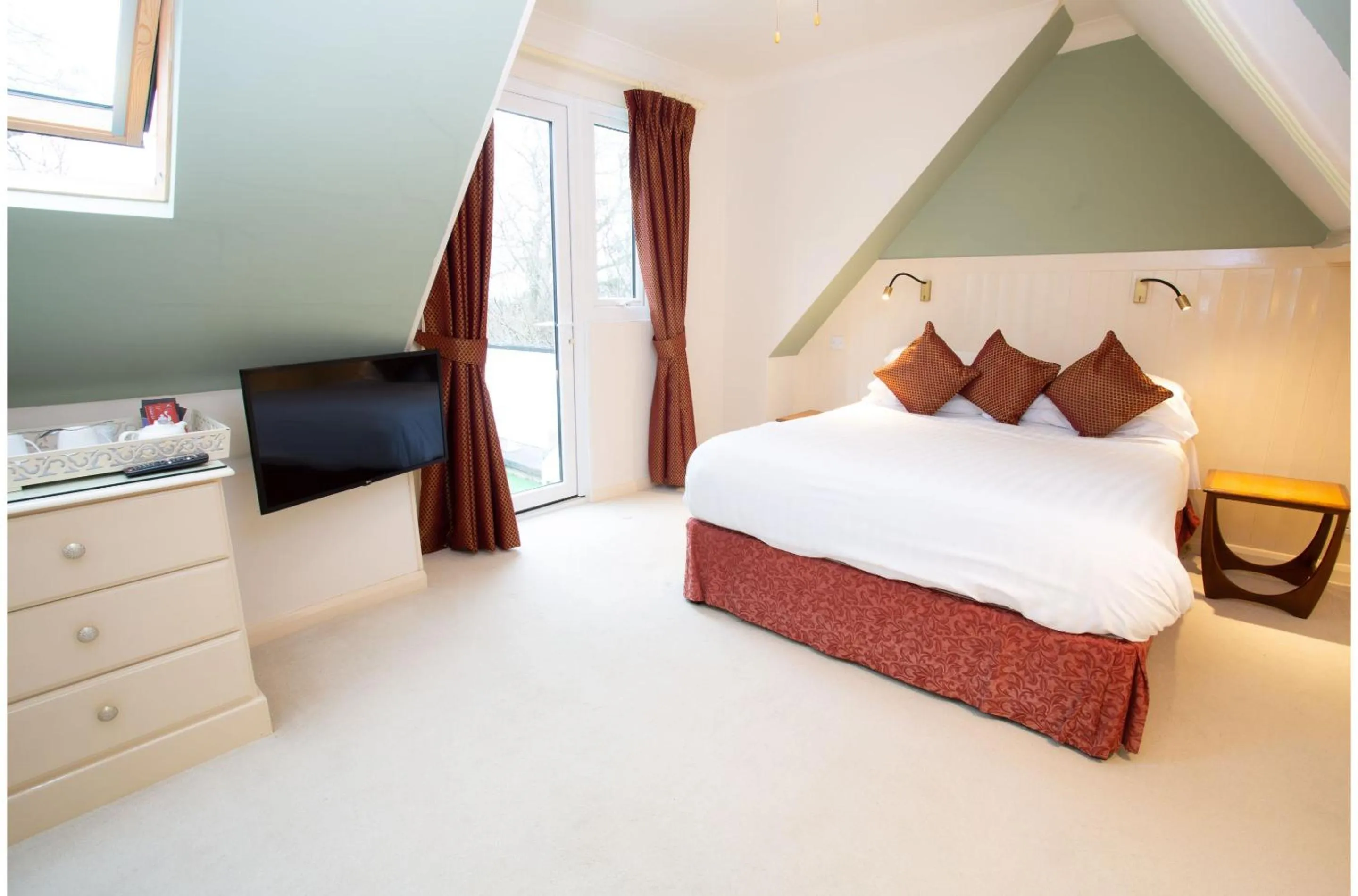 Bedroom, Bed in Orestone Manor