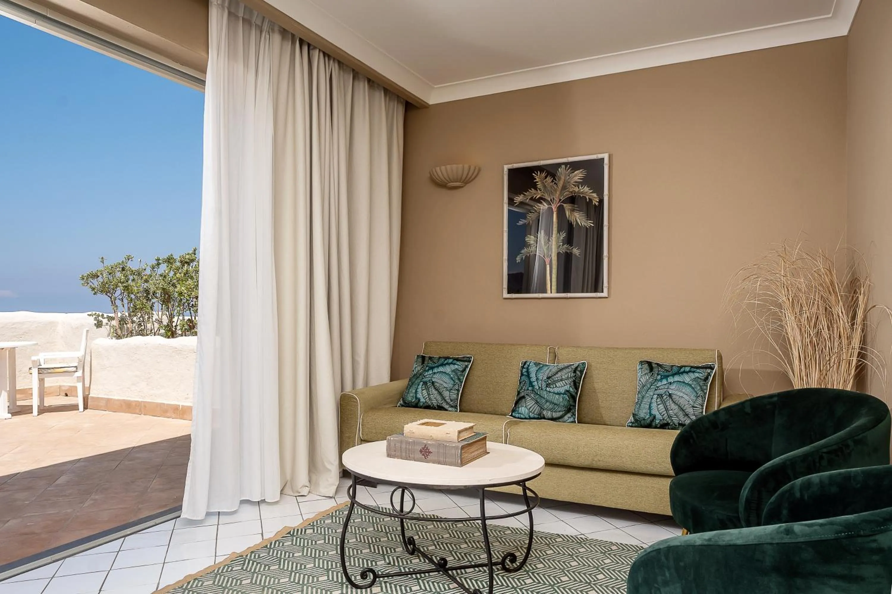 Living room in Therasia Resort Sea and SPA - The Leading Hotels of the World