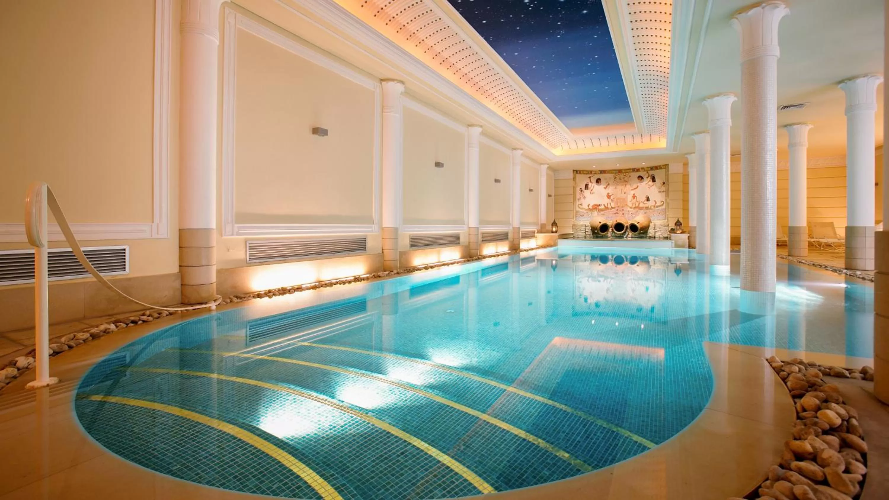 Swimming pool in Hotel Victoria & Iside Spa
