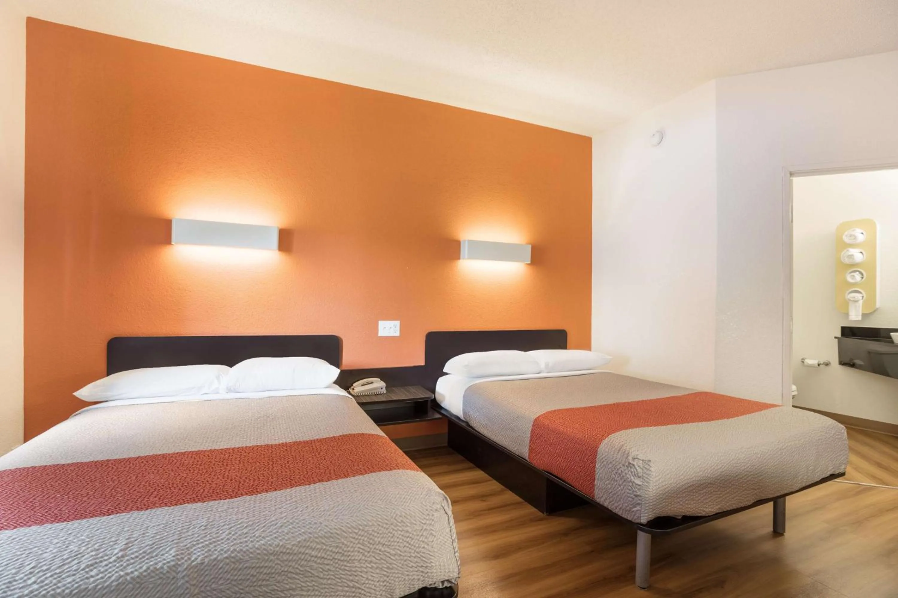 Photo of the whole room, Bed in Motel 6-Orlando, FL - International Dr