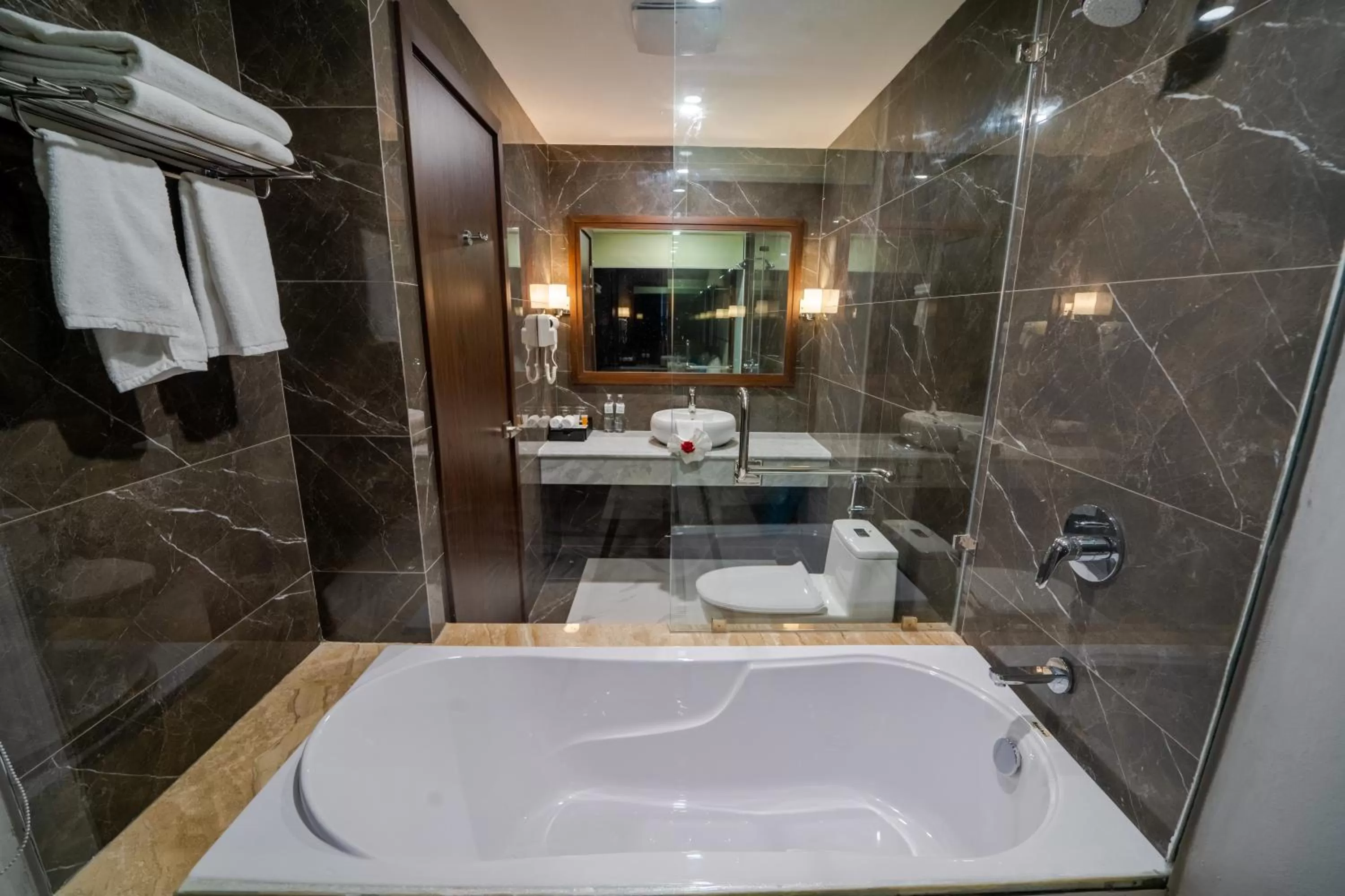 Shower in Paddington Hotel Halong Bayview