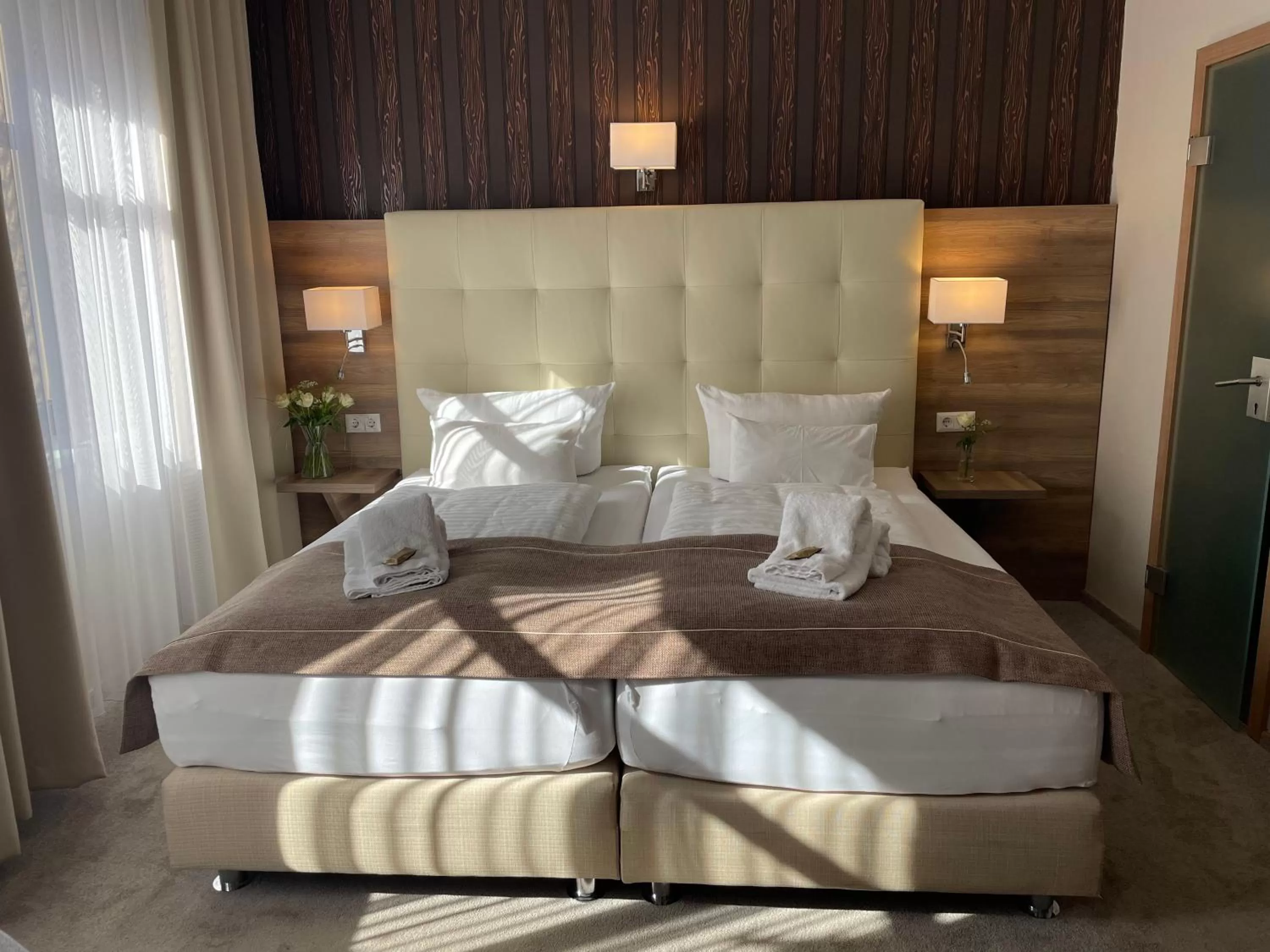 Bedroom, Bed in "Zur Altstadt - Am Fuße der Osterburg" Gaststätte, Pension, FEWO