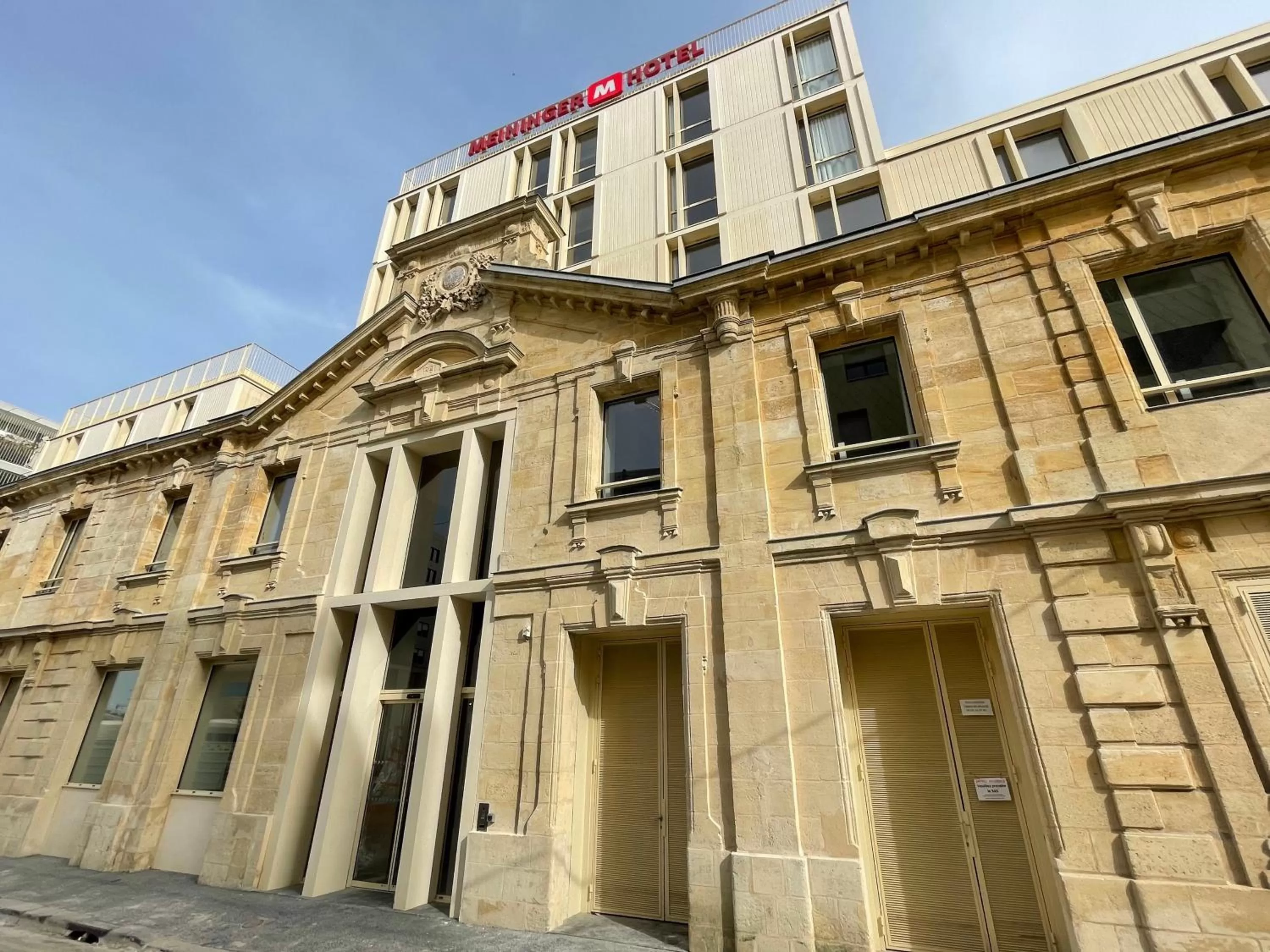 Property building in MEININGER Hotel Bordeaux Gare Saint-Jean