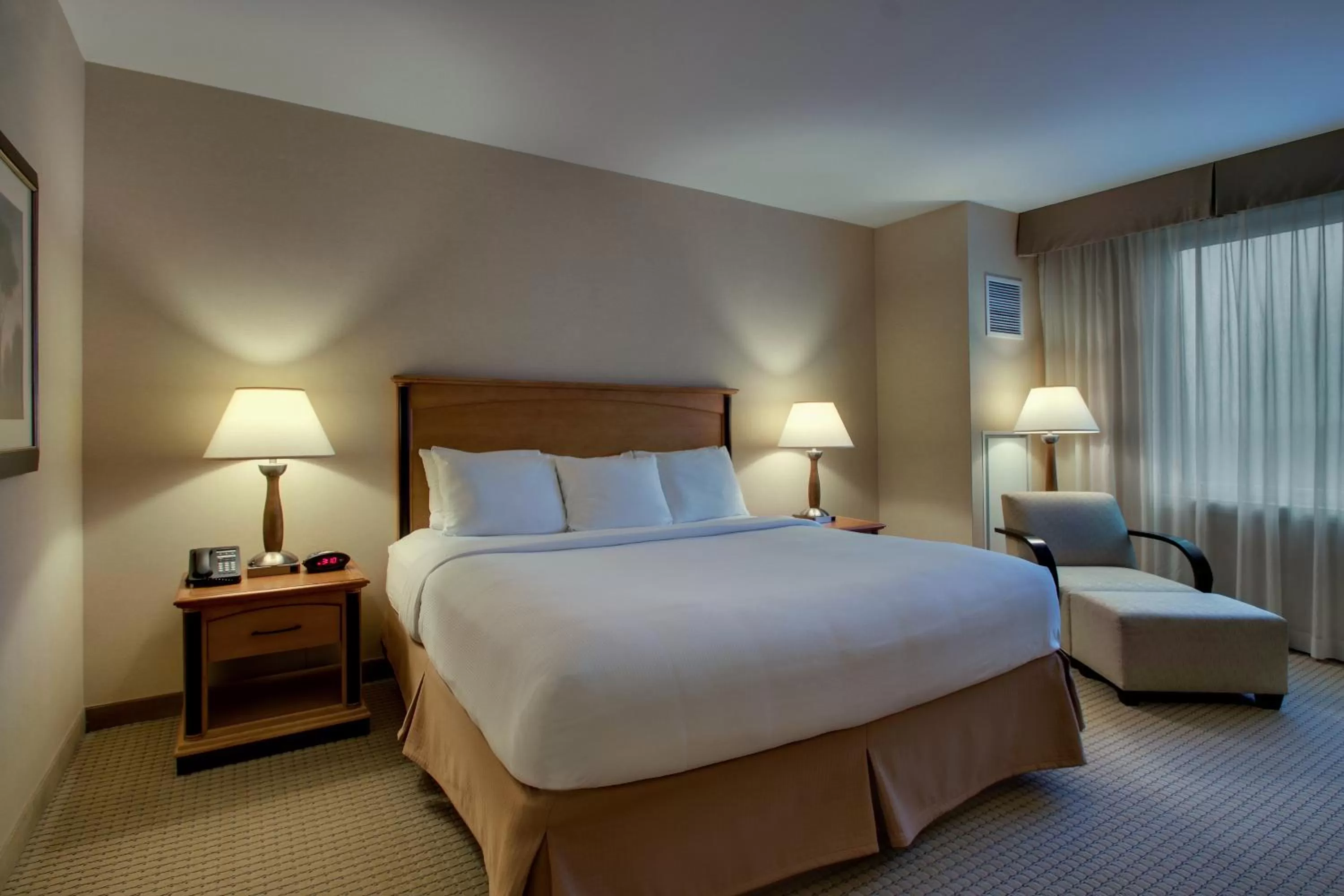 Bedroom, Bed in Hollywood Casino Bangor