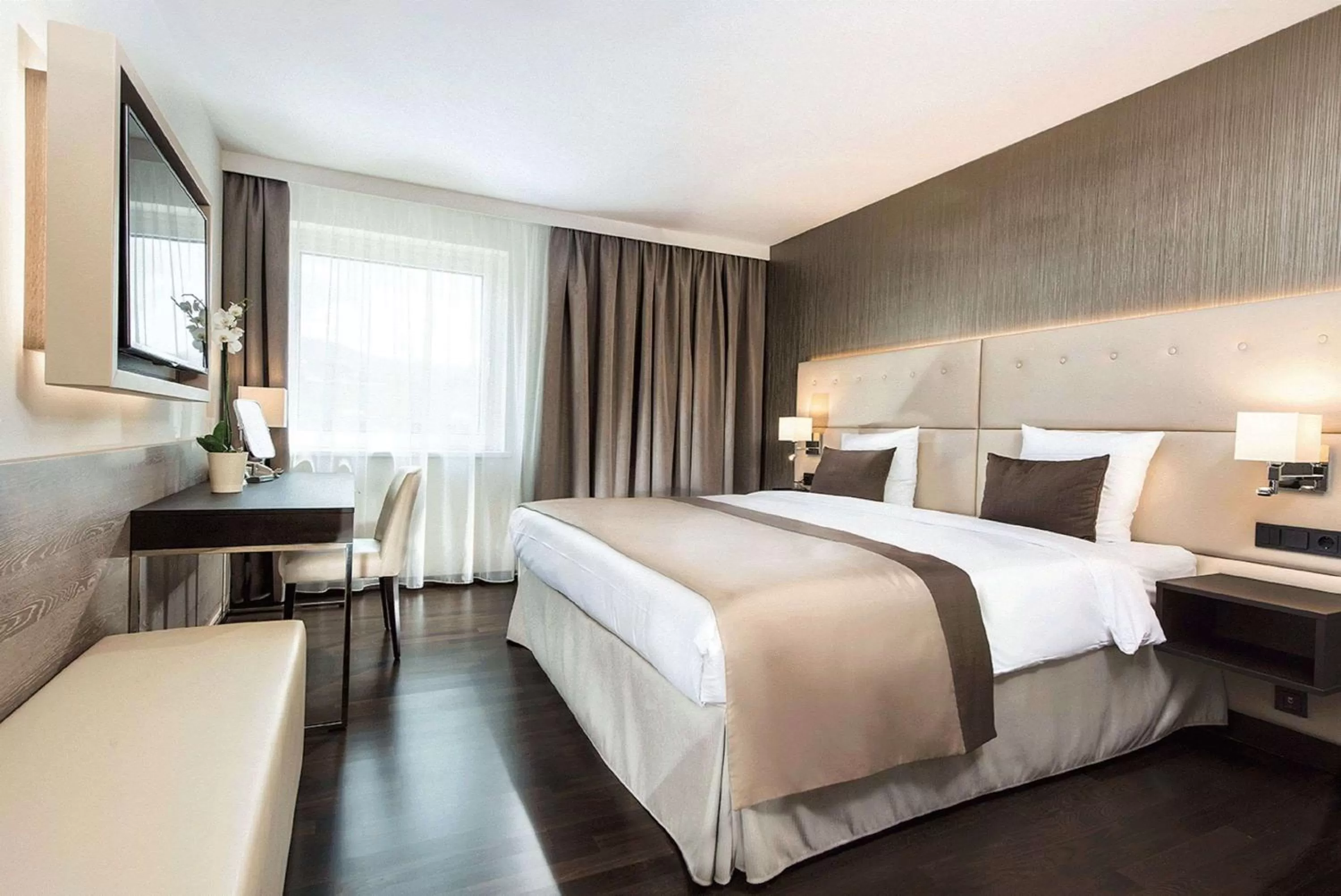 Photo of the whole room, Bed in Wyndham Grand Salzburg Conference Centre