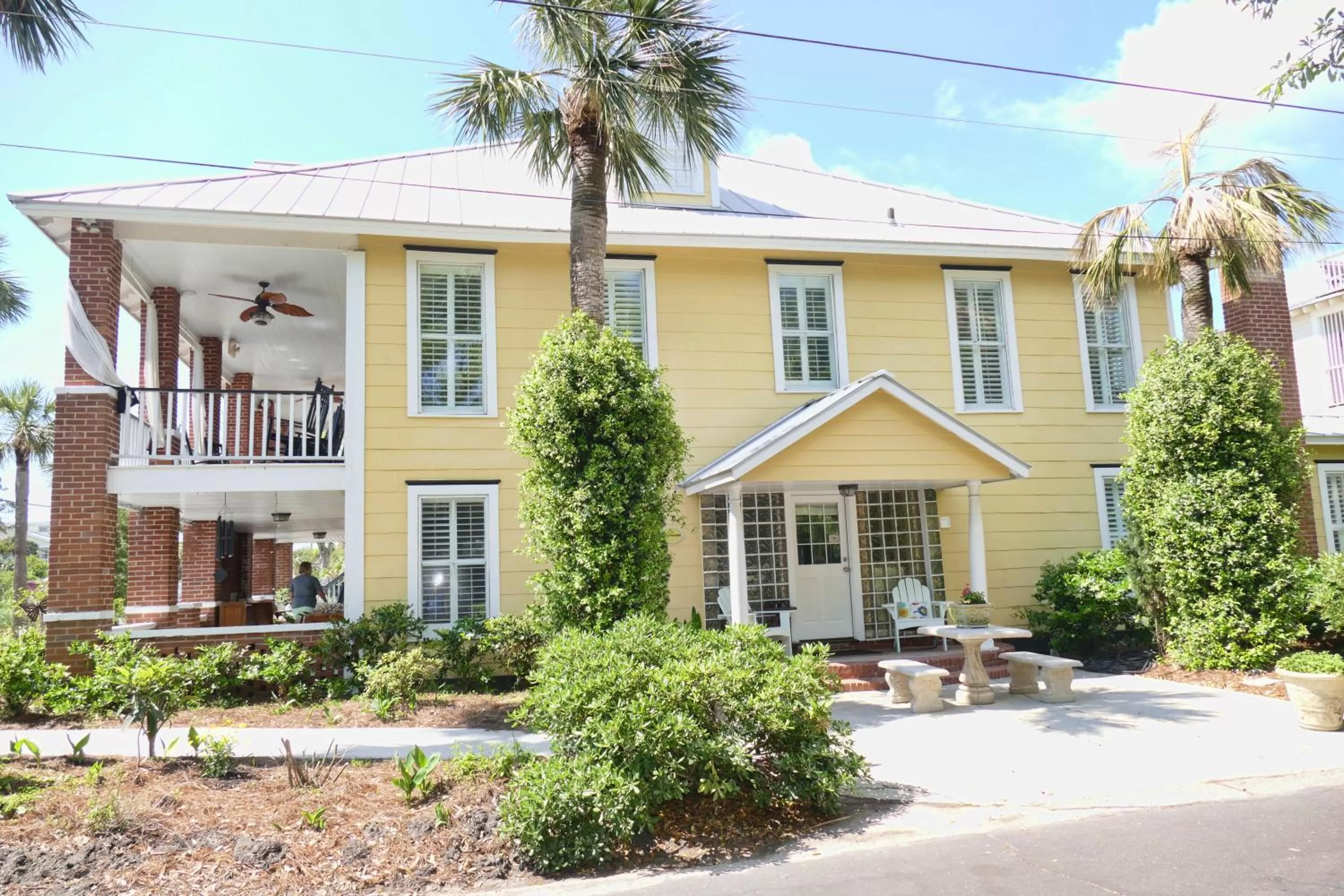 Property building in Beachview Inn and Spa