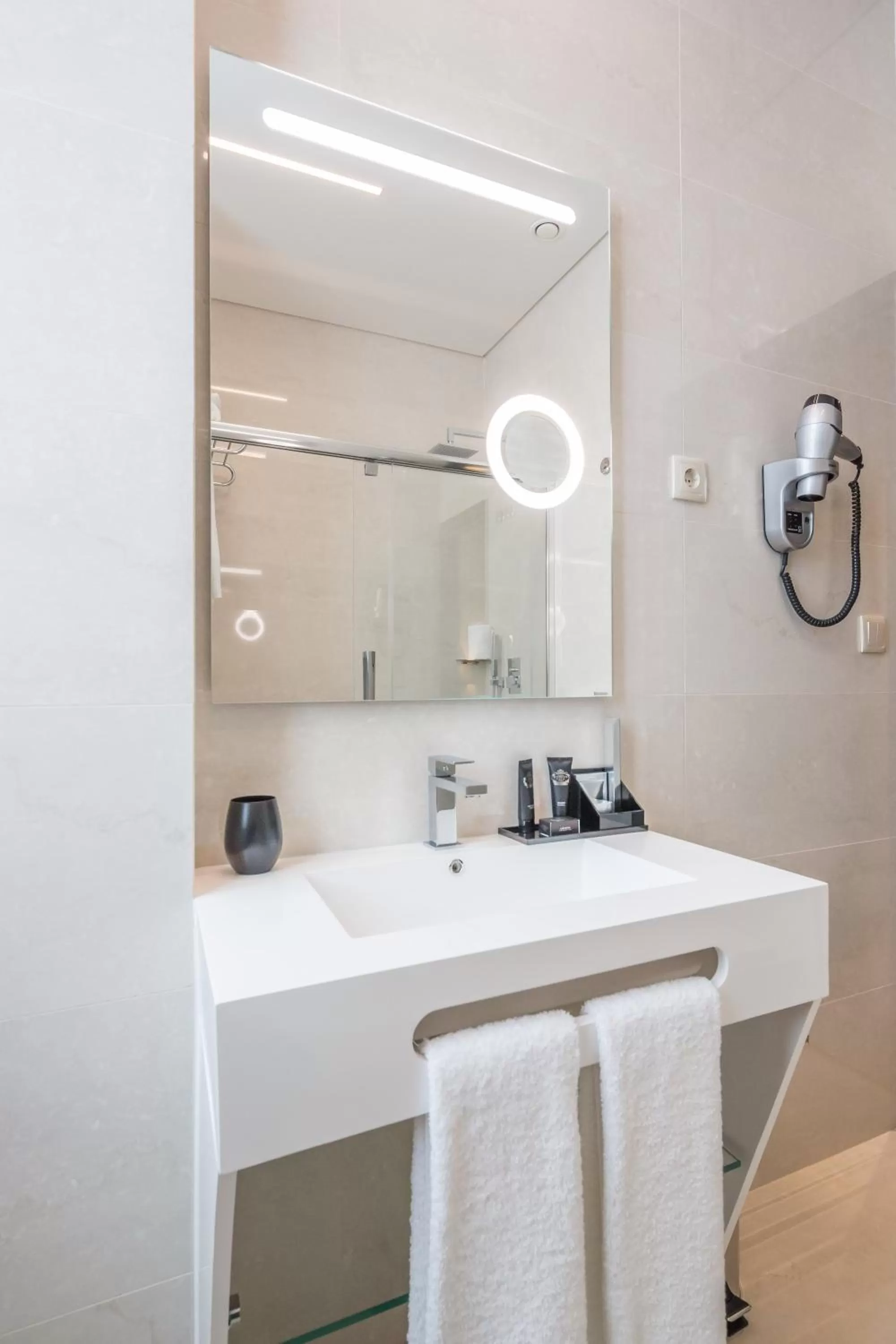 Bathroom in Hotel MeraPrime Gold Lisboa