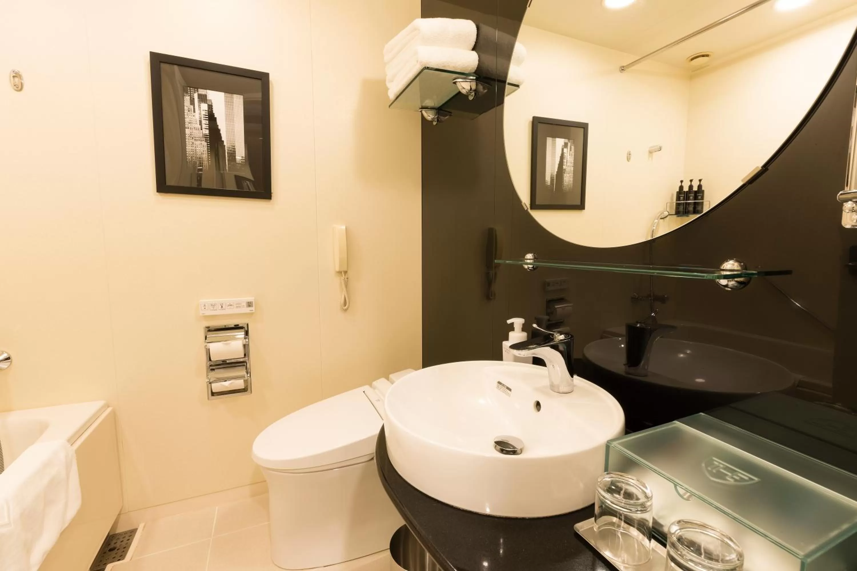 Bathroom in The Royal Park Hotel Iconic Tokyo Shiodome